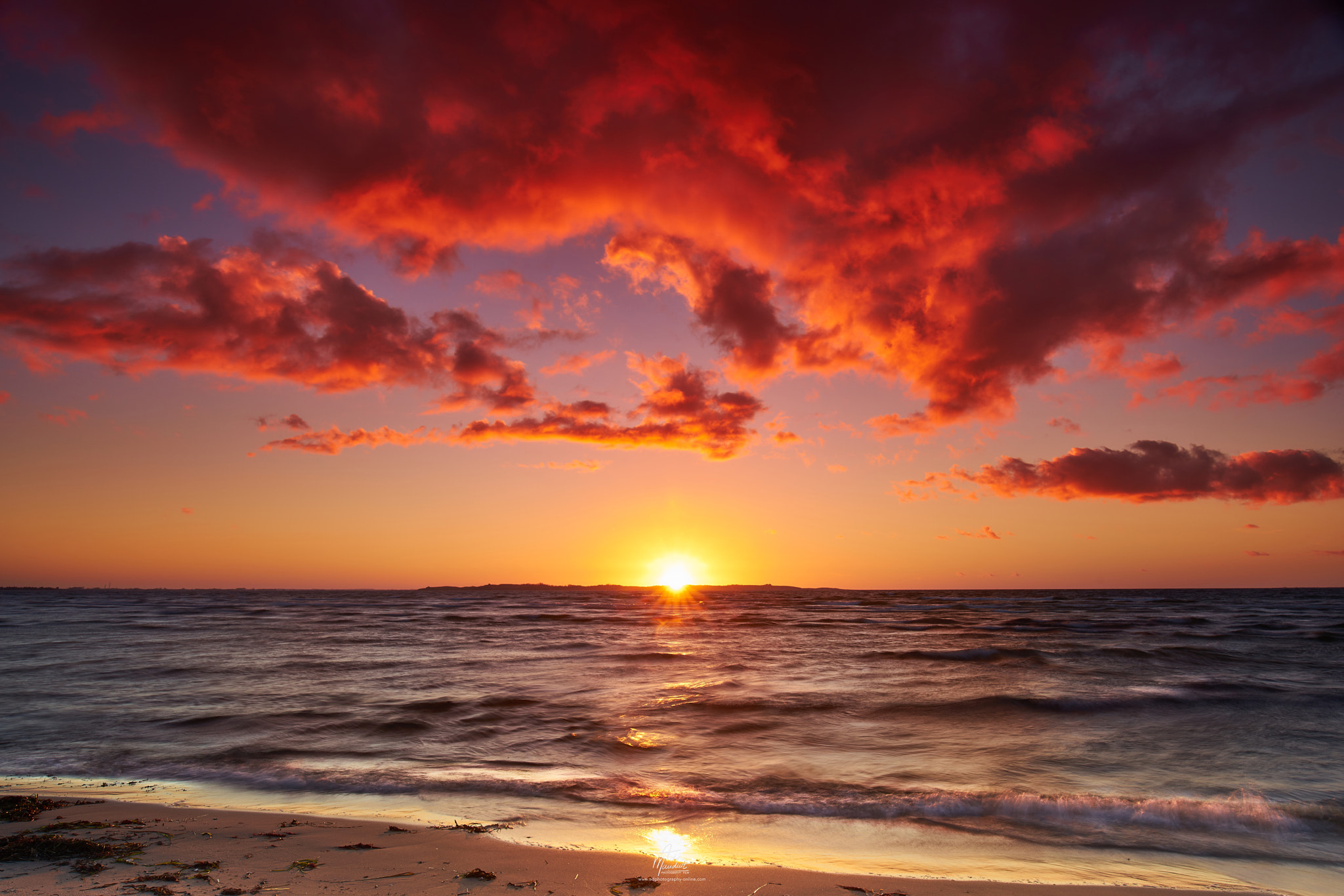 16-35mm F4 G SSM OSS sample photo. Sunset at vraget photography