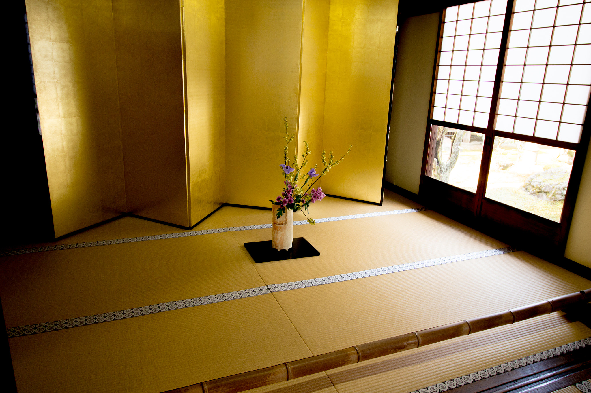 Canon EOS 700D (EOS Rebel T5i / EOS Kiss X7i) sample photo. Room of gold... photography