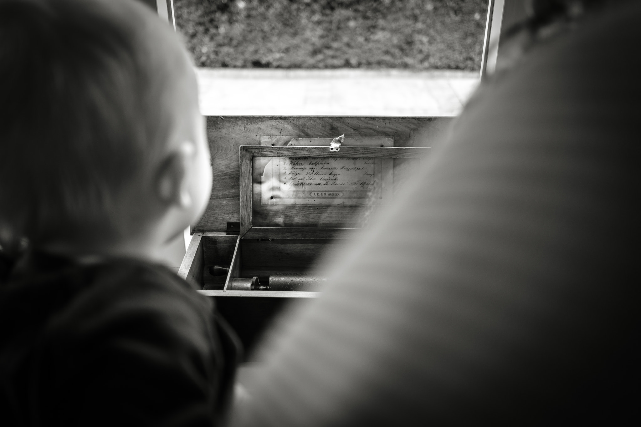 Fujifilm X-Pro2 + Fujifilm XF 23mm F2 R WR sample photo. Being sick only grandmother can help photography