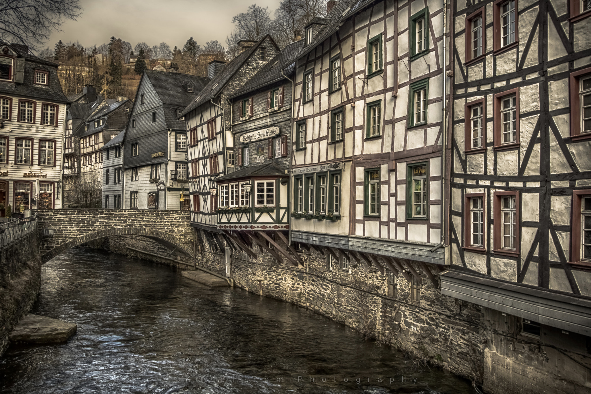 Canon EOS 760D (EOS Rebel T6s / EOS 8000D) + Canon EF-S 10-22mm F3.5-4.5 USM sample photo. Monschau, germany, 26-03-17 photography