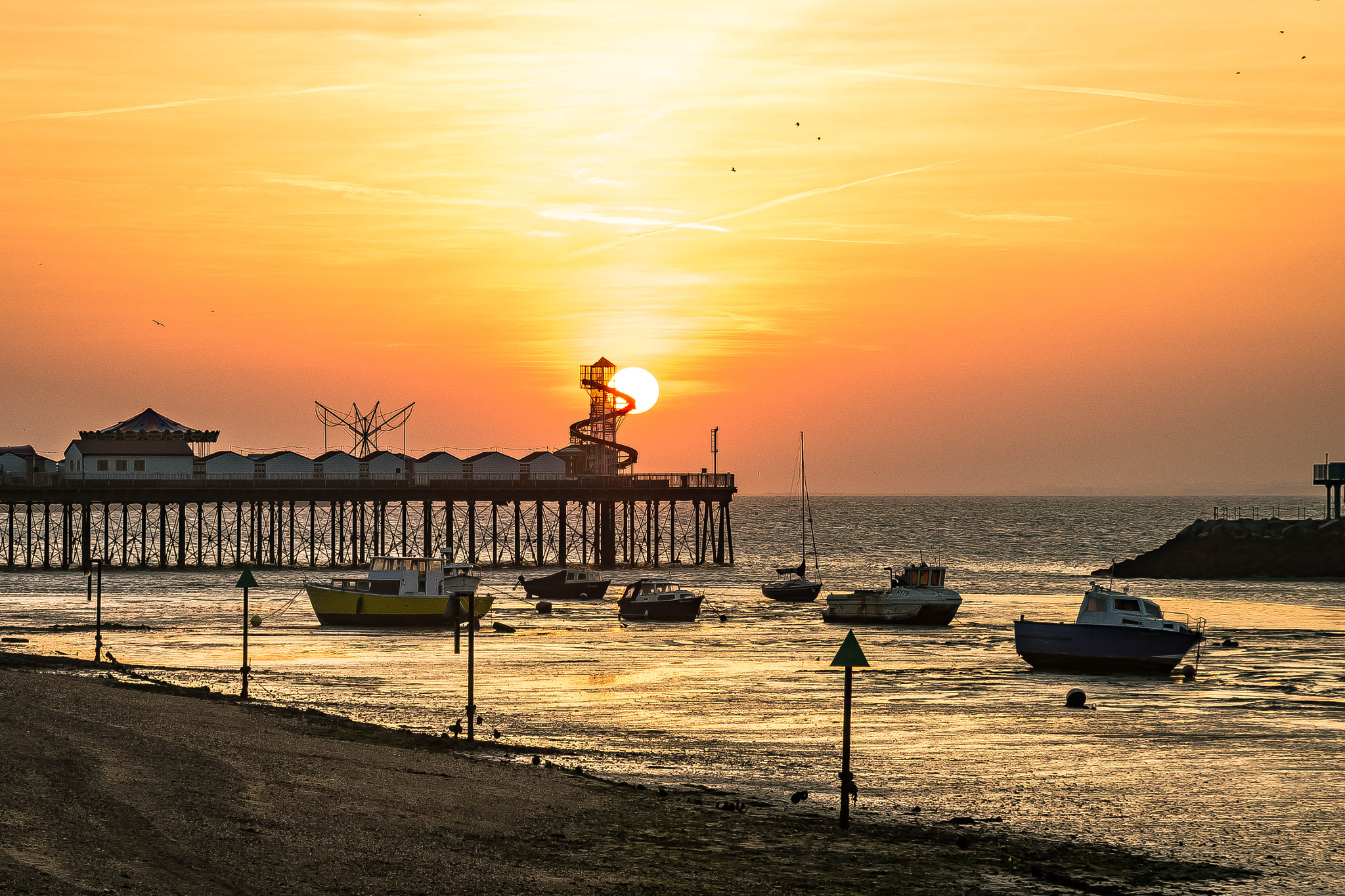 Minolta AF 35-105mm F3.5-4.5 New sample photo. Herne bay pier photography