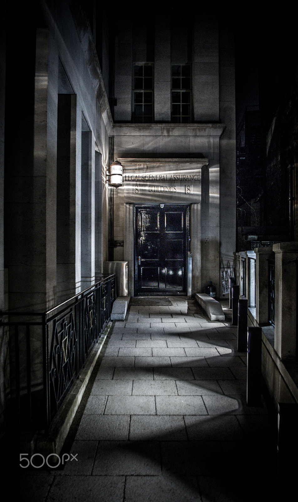 Pentax smc DA 18-55mm F3.5-5.6 AL WR sample photo. Sherlock's entrance photography