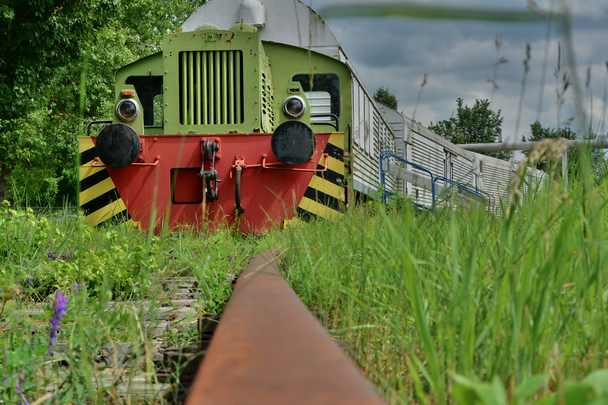 AF Zoom-Nikkor 28-80mm f/3.3-5.6G sample photo. Obsolete train photography