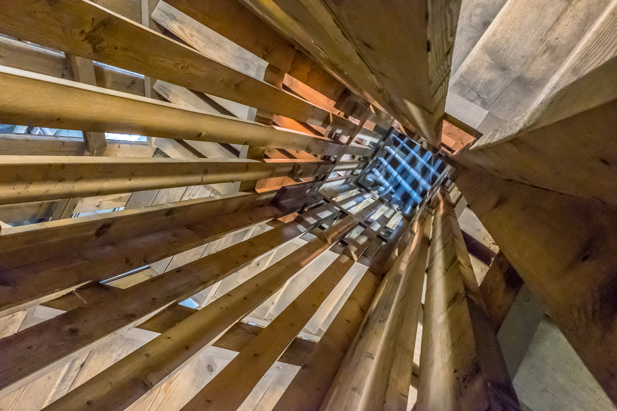 Fujifilm X-T20 + Fujifilm XC 16-50mm F3.5-5.6 OIS II sample photo. Wood stairs photography