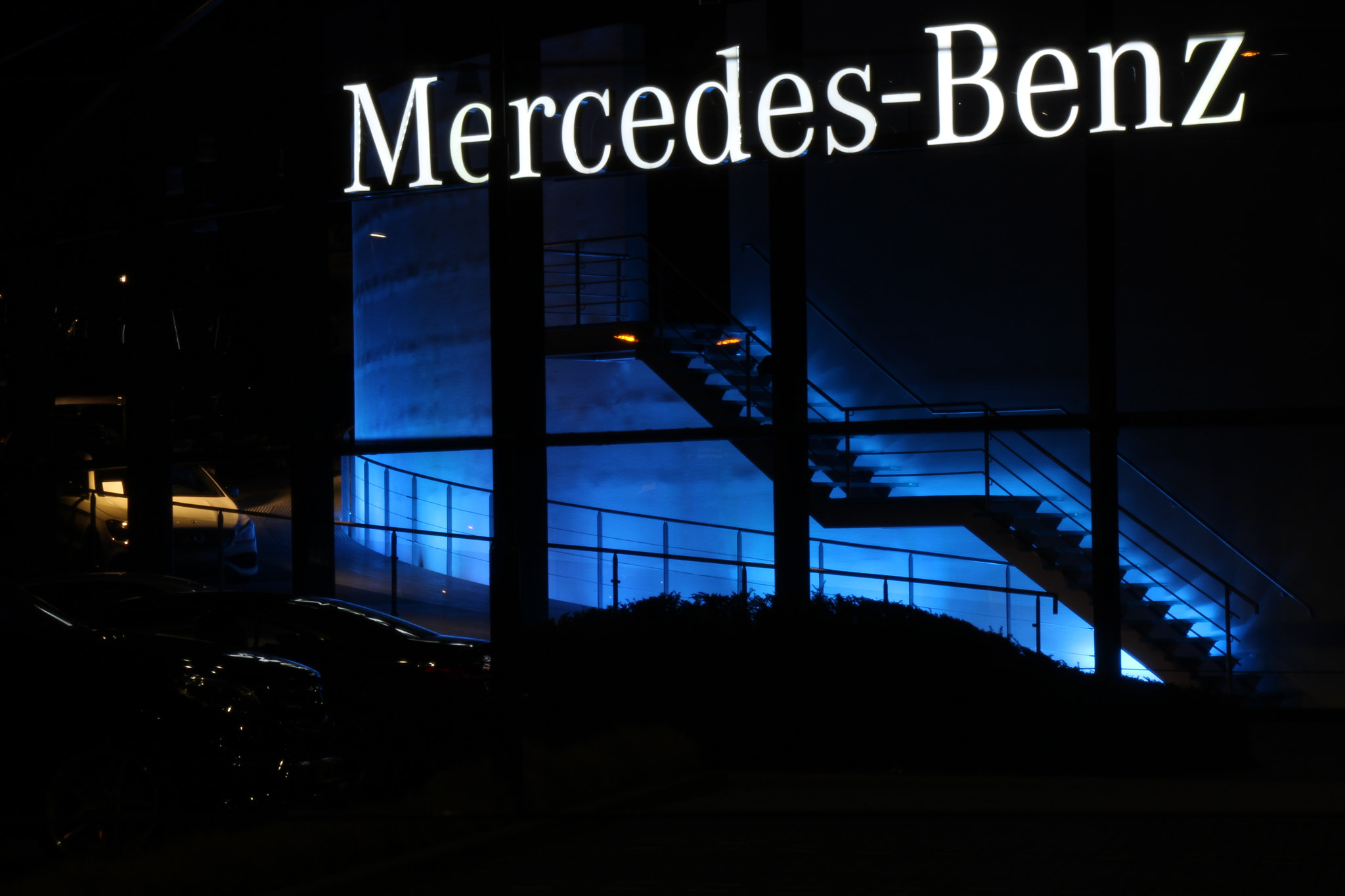 Canon EOS 1200D (EOS Rebel T5 / EOS Kiss X70 / EOS Hi) sample photo. Mercedes-benz photography