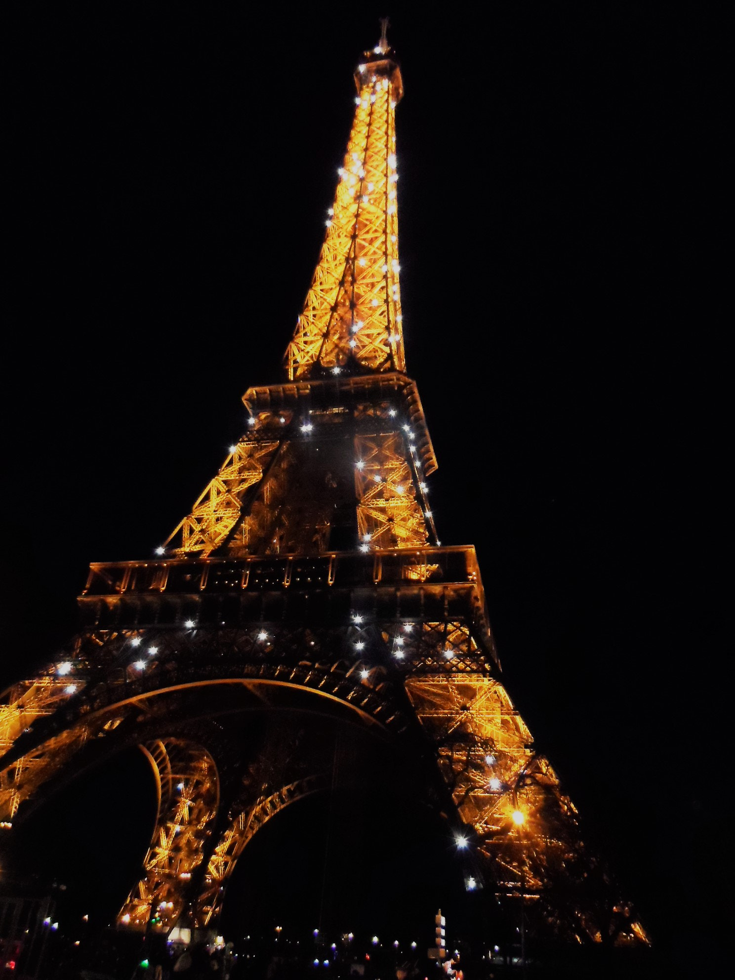Samsung WB150 / WB150F / WB152 / WB152F / WB151 / WB151F / WB140 sample photo. Paris photography
