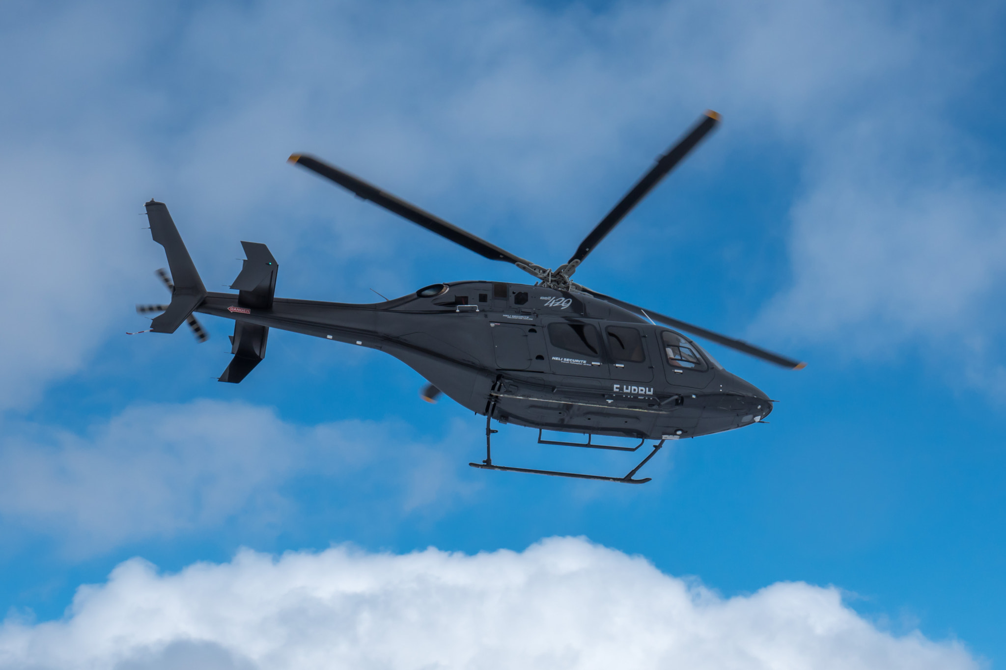 Panasonic Lumix DMC-GH4 sample photo. Bell 429 héli sécurité at courchevel photography