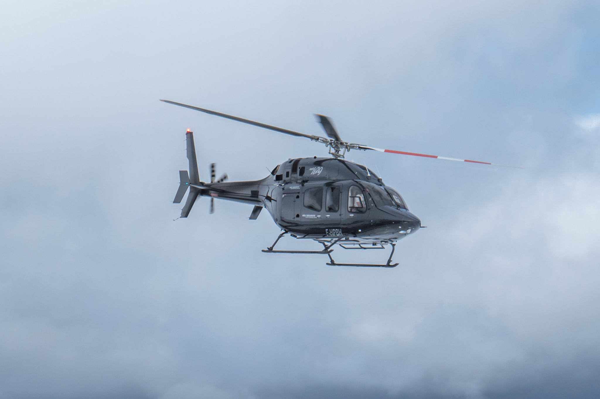 Panasonic Lumix G X Vario 12-35mm F2.8 ASPH Power OIS sample photo. Bell 429 héli sécurité at courchevel photography