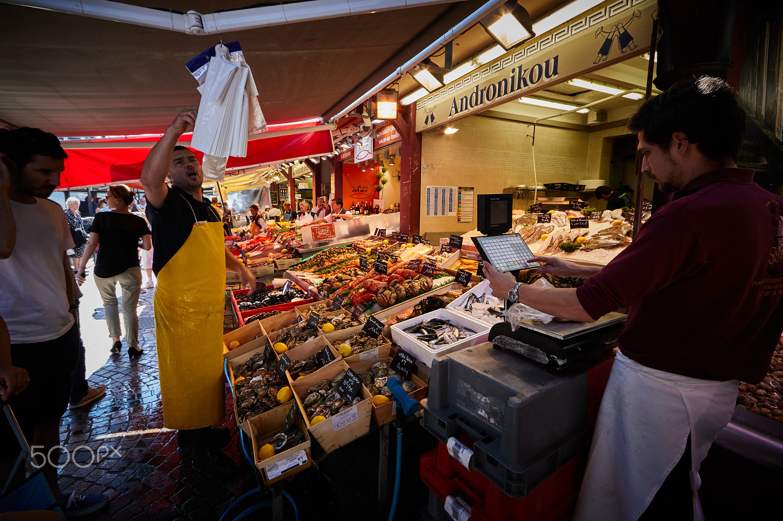 Canon EOS 760D (EOS Rebel T6s / EOS 8000D) + Canon EF-S 10-22mm F3.5-4.5 USM sample photo. Img fish market at trouville photography