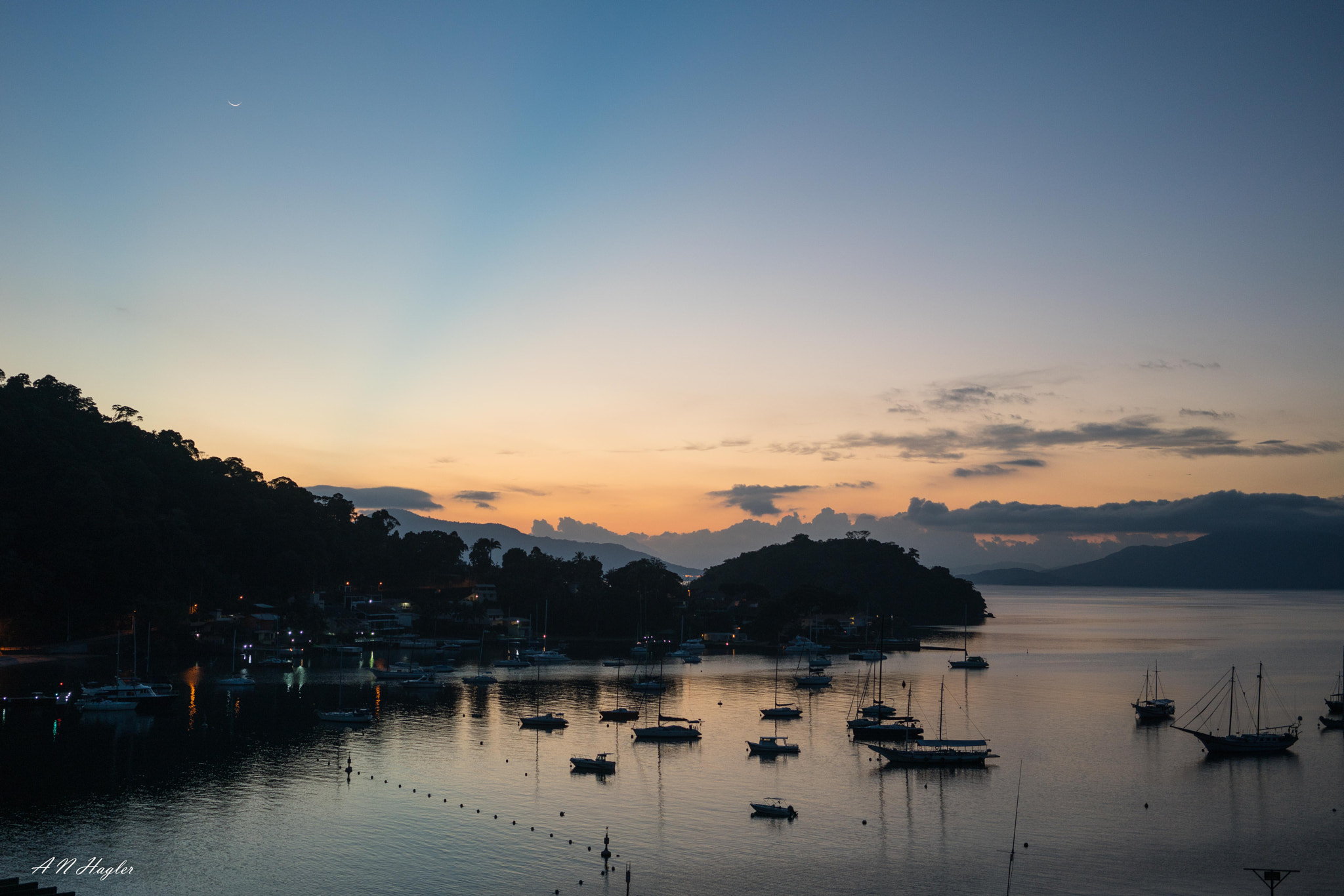 Sony a7R II + Sony Sonnar T* FE 35mm F2.8 ZA sample photo. Angra new moon sunrise photography