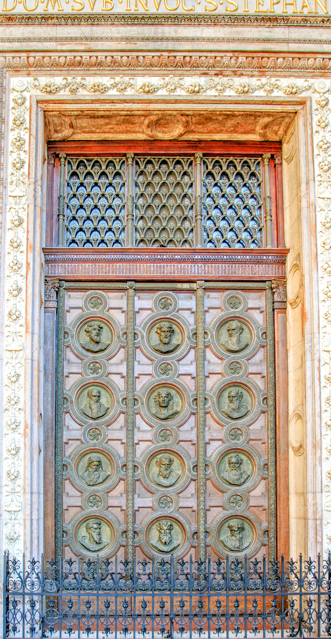 Canon EF 17-40mm F4L USM sample photo. Old entrance door of st. stephen's basilica in budapest, hungary photography