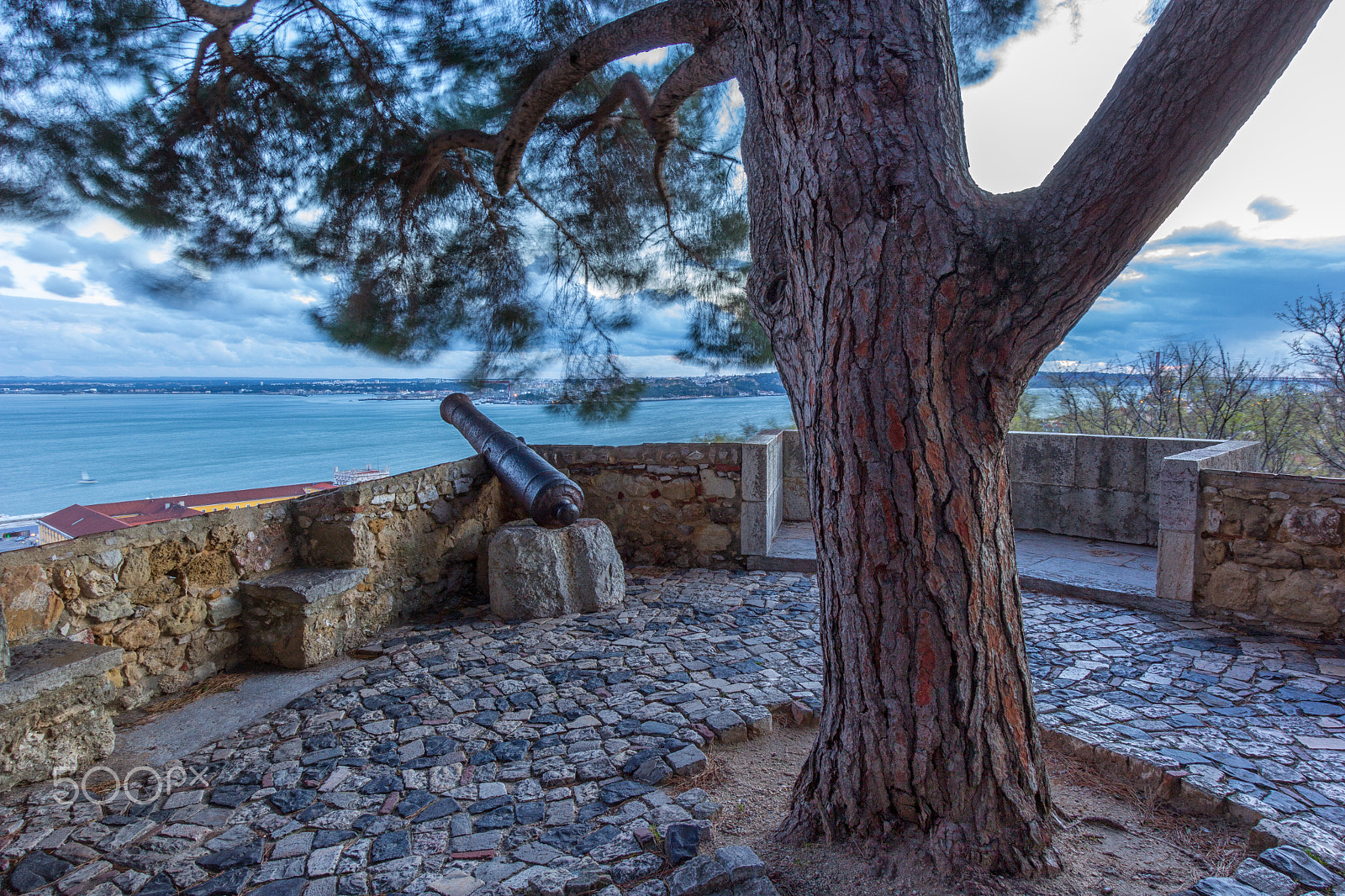 Canon EF-S 10-22mm F3.5-4.5 USM sample photo. A view from the castle photography