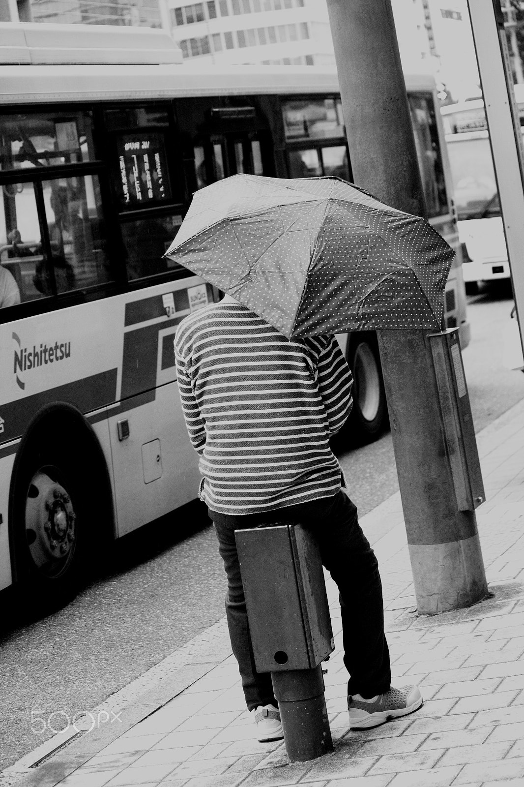 Canon EF-S 55-250mm F4-5.6 IS sample photo. Sitting with umbrella photography
