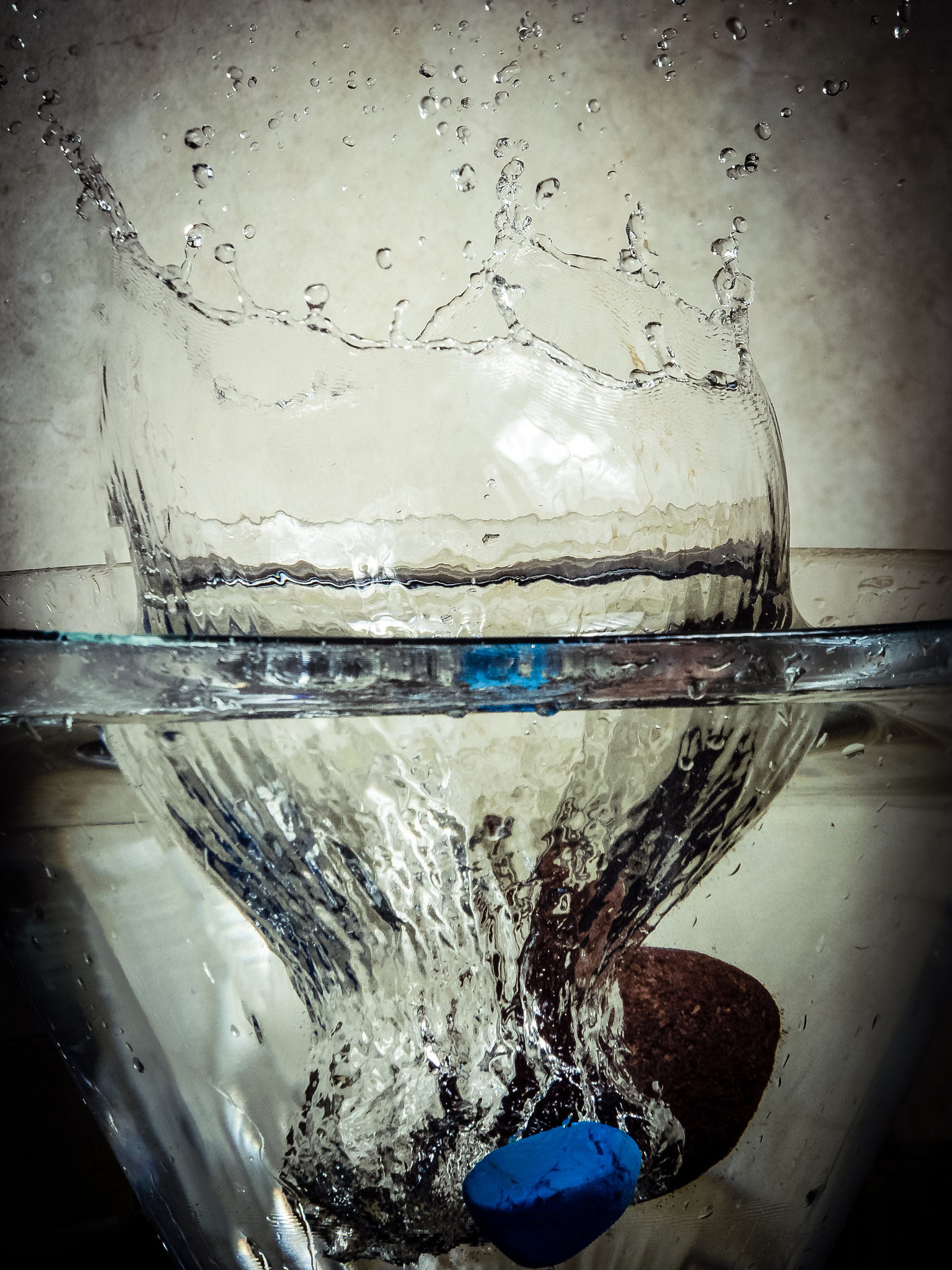Olympus OM-D E-M10 II sample photo. Stone splash photography