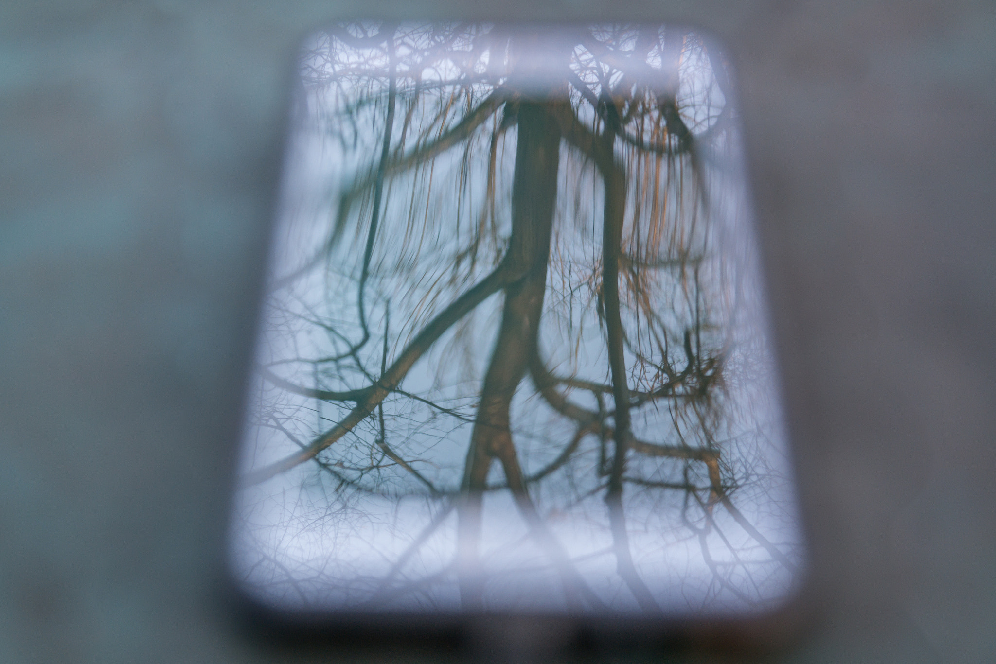 Samsung NX300 + Samsung NX 18-55mm F3.5-5.6 OIS sample photo. Reflection on a smartphone photography