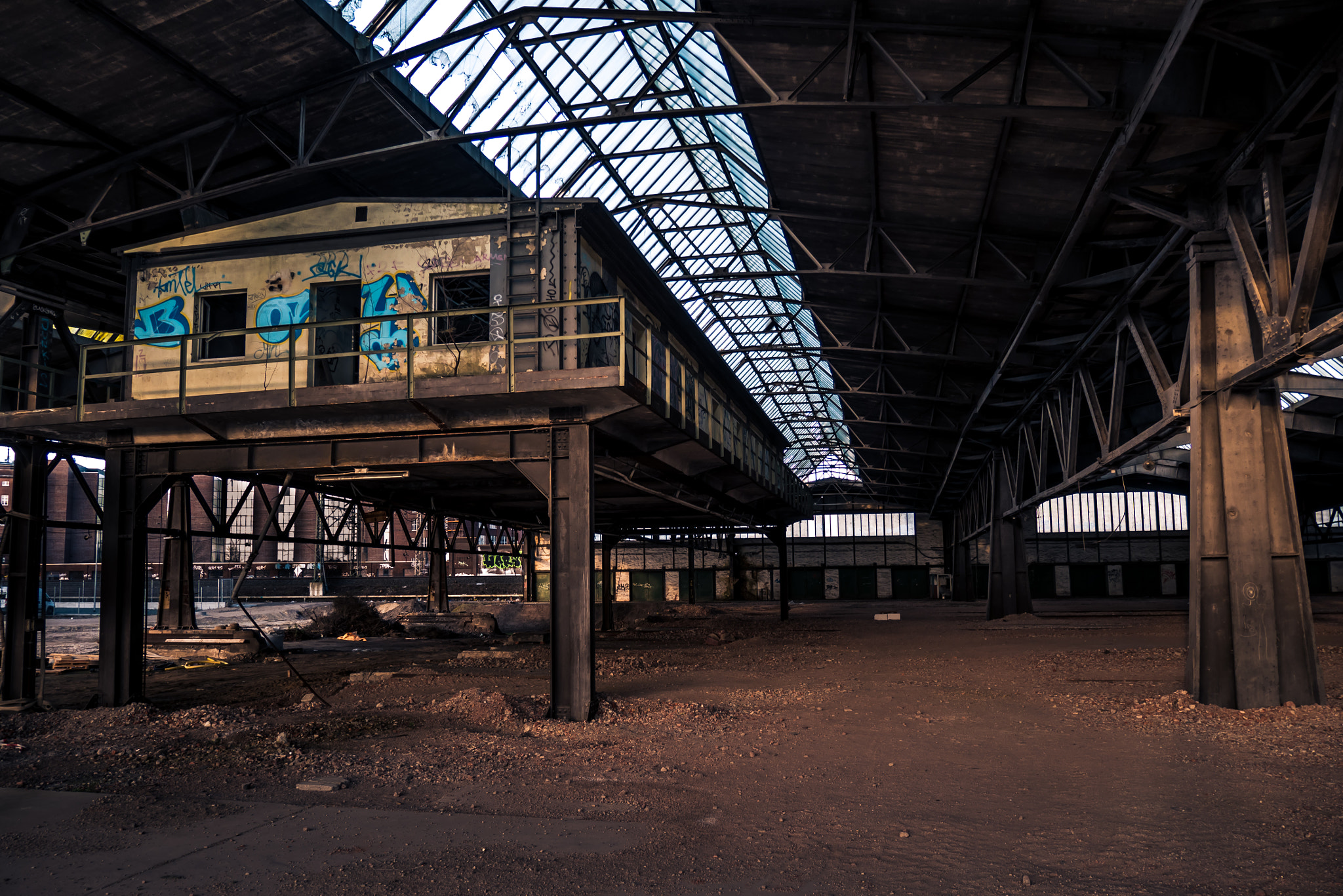 Panasonic Lumix DMC-GX85 (Lumix DMC-GX80 / Lumix DMC-GX7 Mark II) sample photo. Abandoned freight depot photography