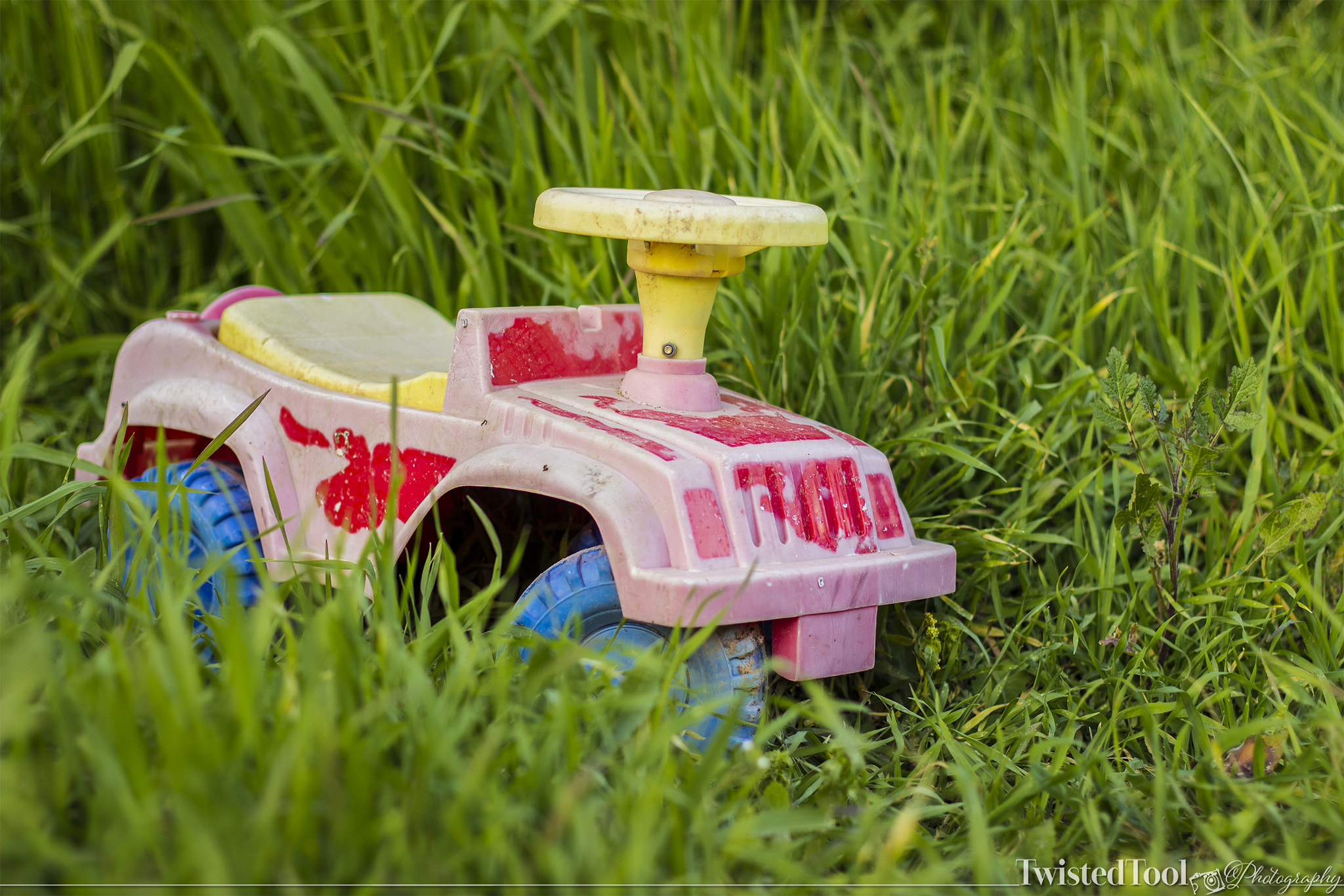 Canon EOS 600D (Rebel EOS T3i / EOS Kiss X5) + Canon EF 50mm F1.4 USM sample photo. Stranded photography
