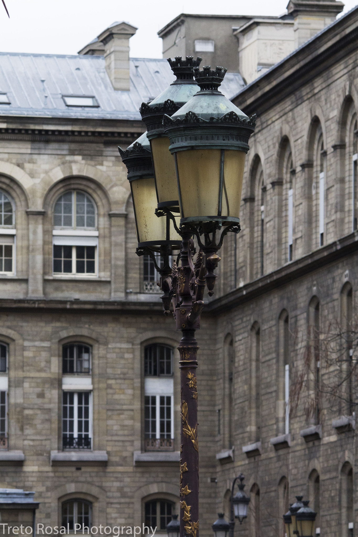 Canon EOS 1100D (EOS Rebel T3 / EOS Kiss X50) sample photo. Street lamps near a metro entrance in paris photography