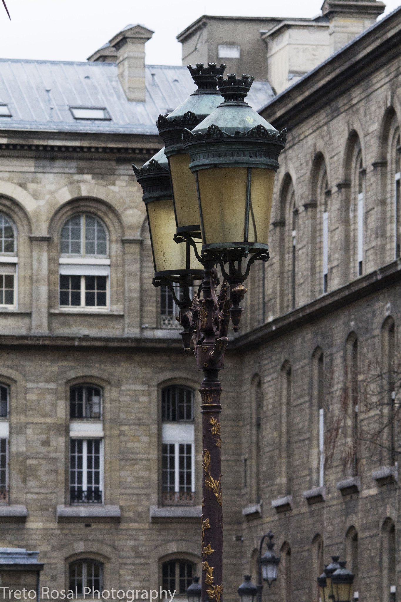 Sigma 150-500mm F5-6.3 DG OS HSM sample photo. Street lamps near a metro entrance in paris photography