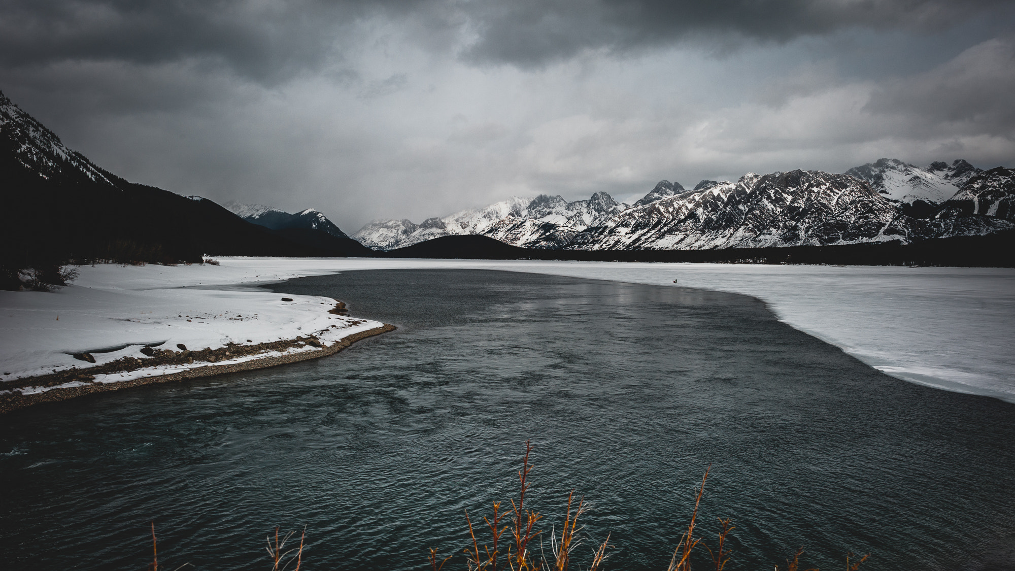 Nikon D700 + Nikon AF-S Nikkor 24mm F1.4G ED sample photo. Kananaskis lake photography