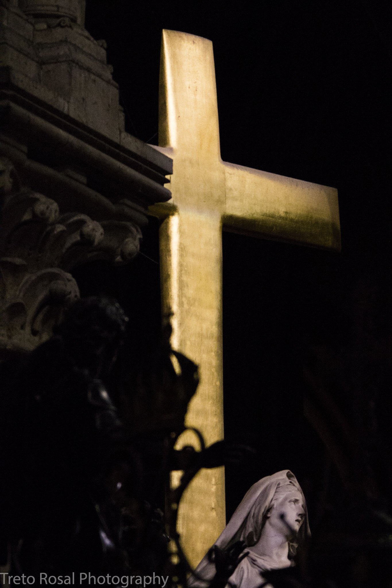 Sigma 150-500mm F5-6.3 DG OS HSM sample photo. Inside sacre coeur, paris photography