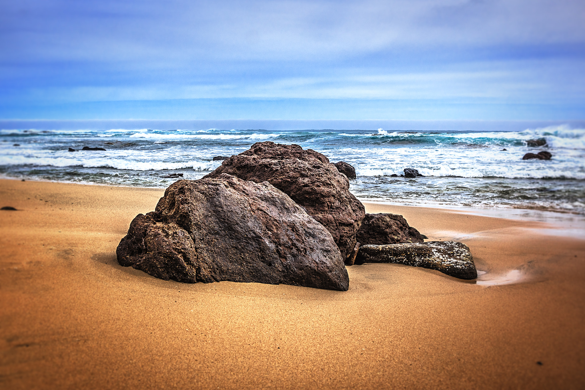 Sony SLT-A77 sample photo. Rocks on the beach photography