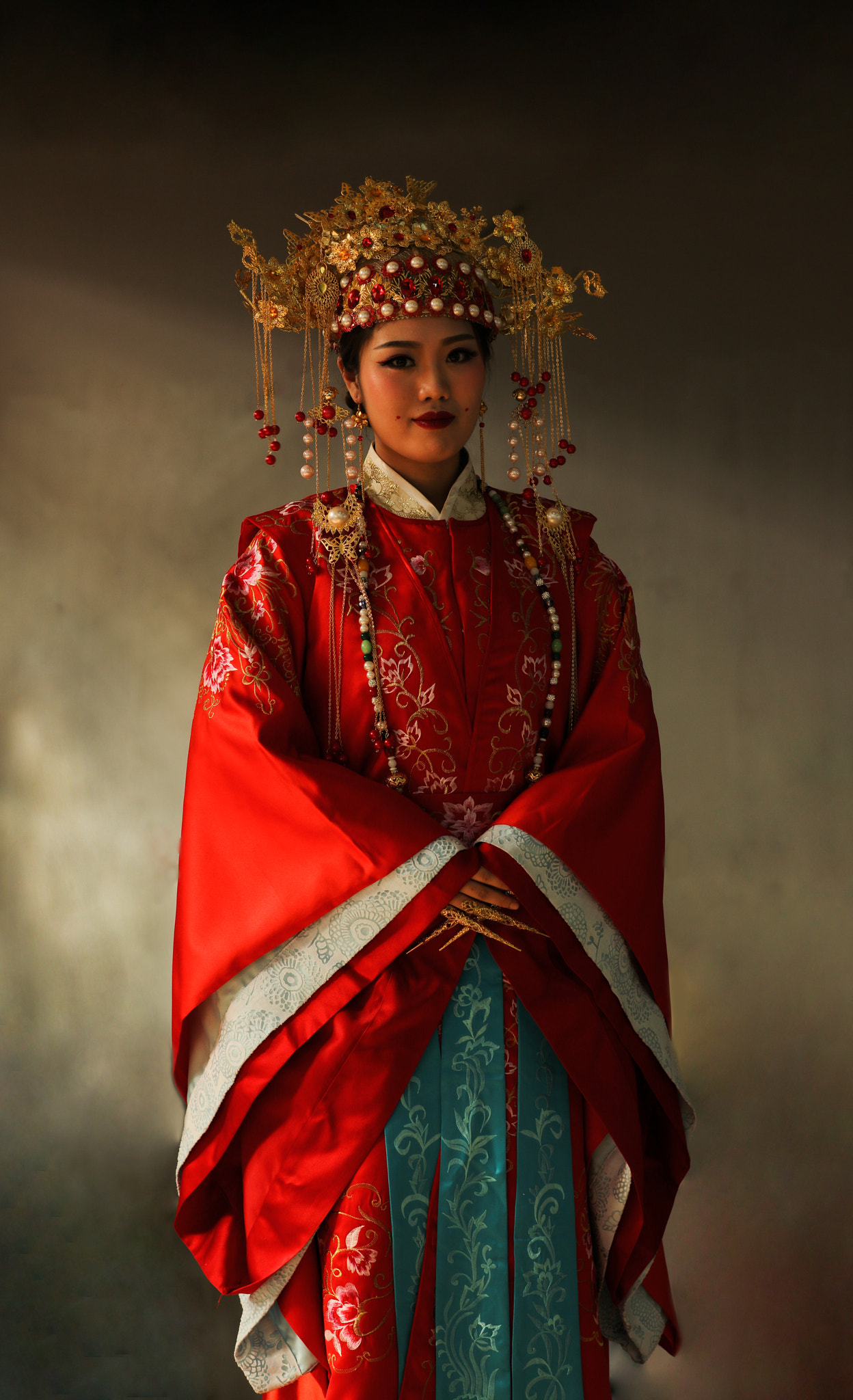 Canon EOS 5DS R sample photo. Traditional dress photography