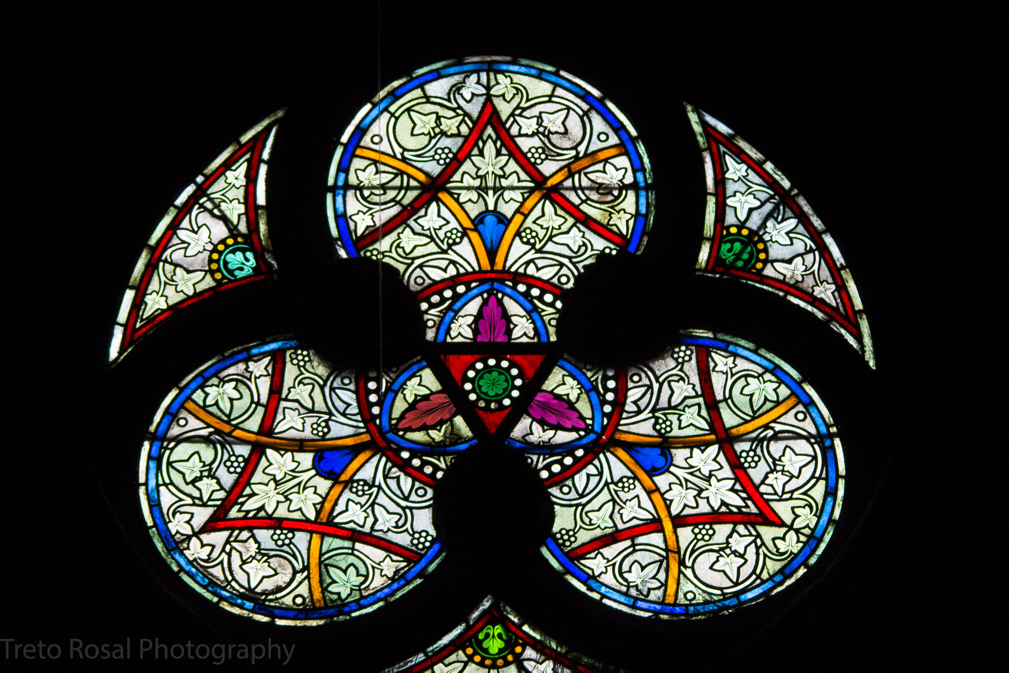 Sigma 150-500mm F5-6.3 DG OS HSM sample photo. Vitral in sacre coeur photography