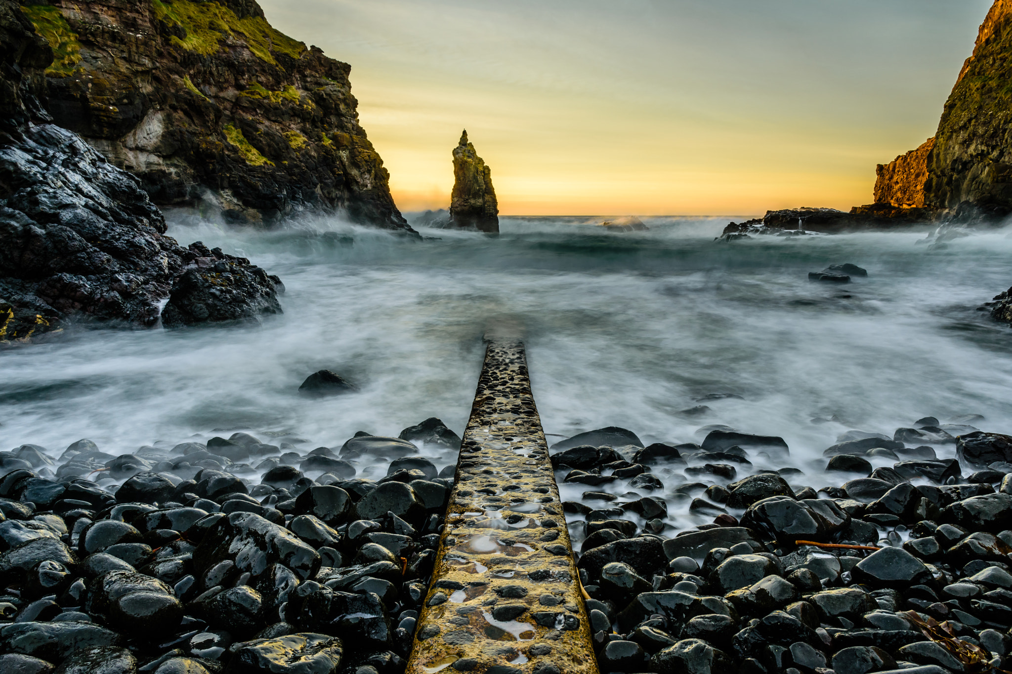 Nikon D7200 sample photo. Portcoon atlantic swells - n.ireland photography