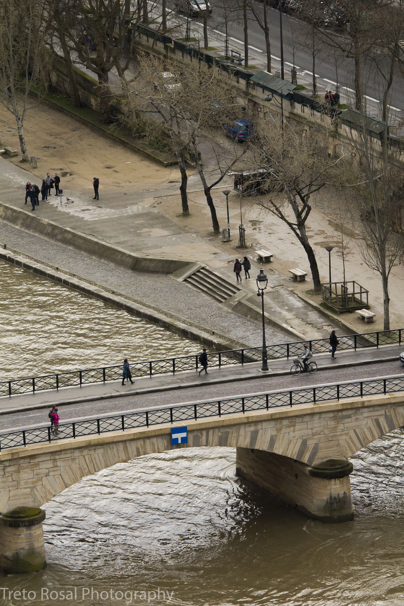 Sigma 150-500mm F5-6.3 DG OS HSM sample photo. People walking over seine photography