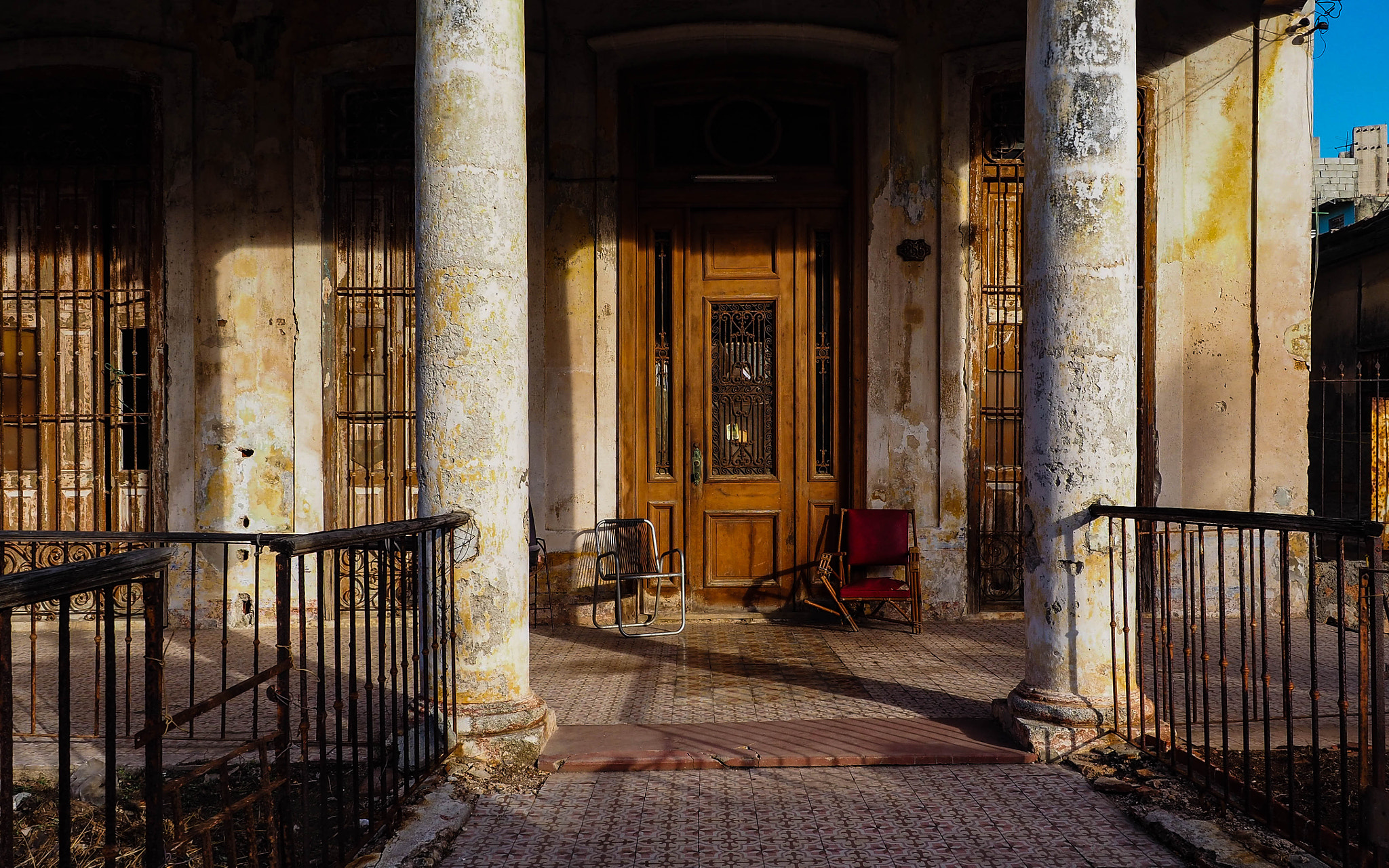 Olympus OM-D E-M5 II sample photo. Front porch photography