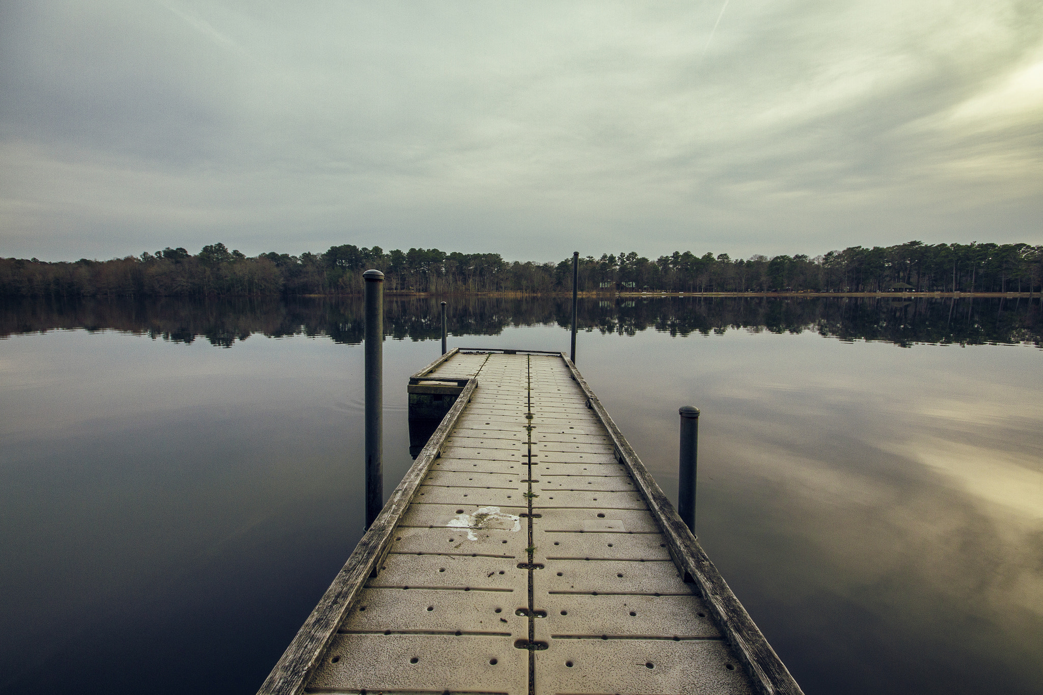 Canon EOS 7D + Sigma 10-20mm F4-5.6 EX DC HSM sample photo. Floating dock photography