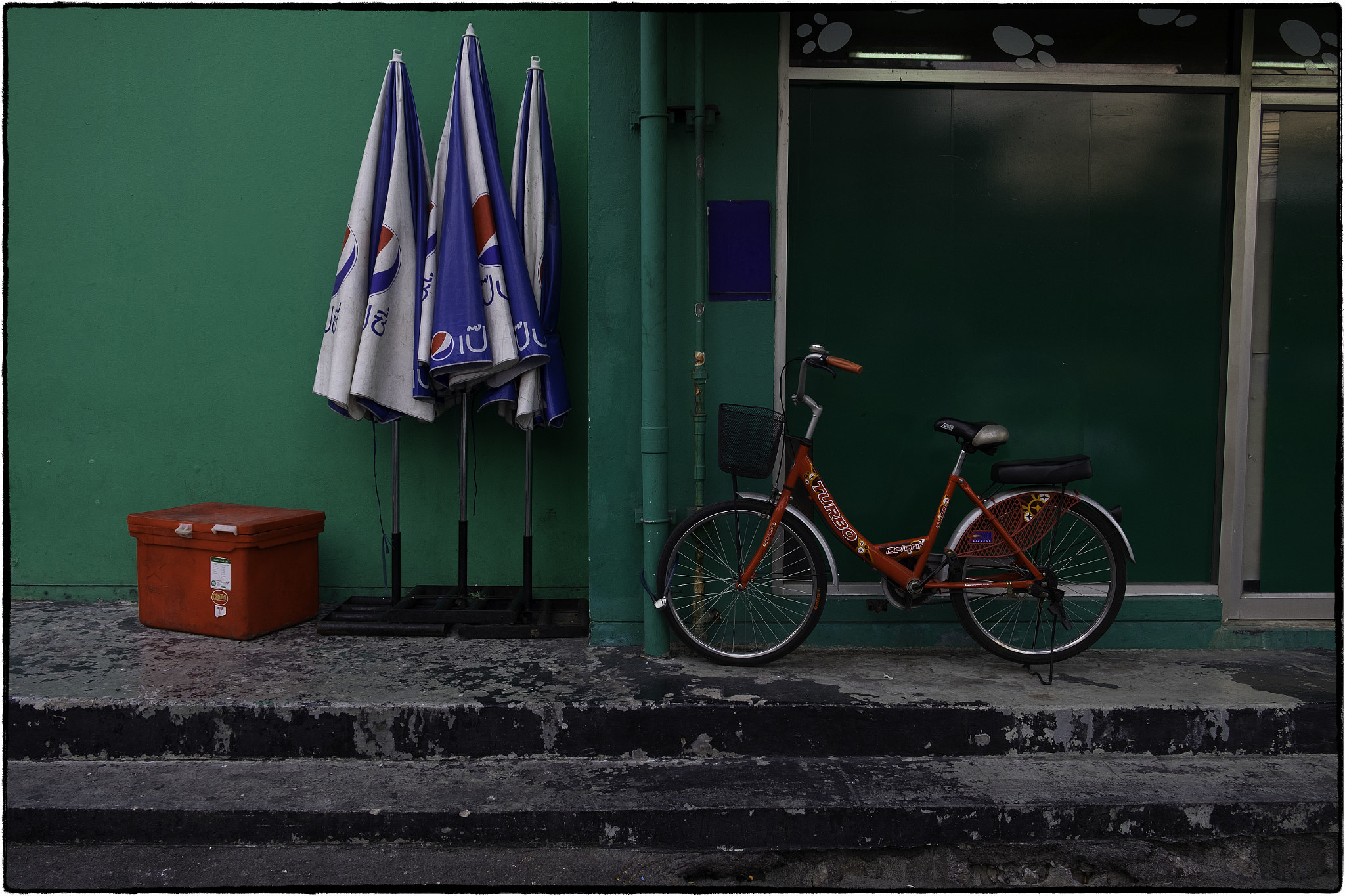 Fujifilm X-T1 sample photo. Green and red cityscape with bicycle, bangkok. photography