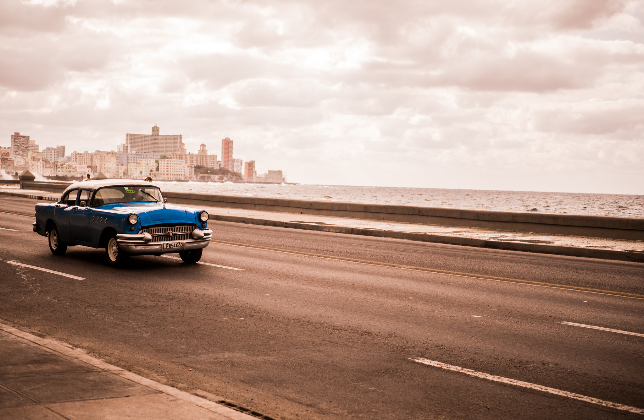 Olympus OM-D E-M5 II + OLYMPUS M.25mm F1.2 sample photo. Havana drive photography