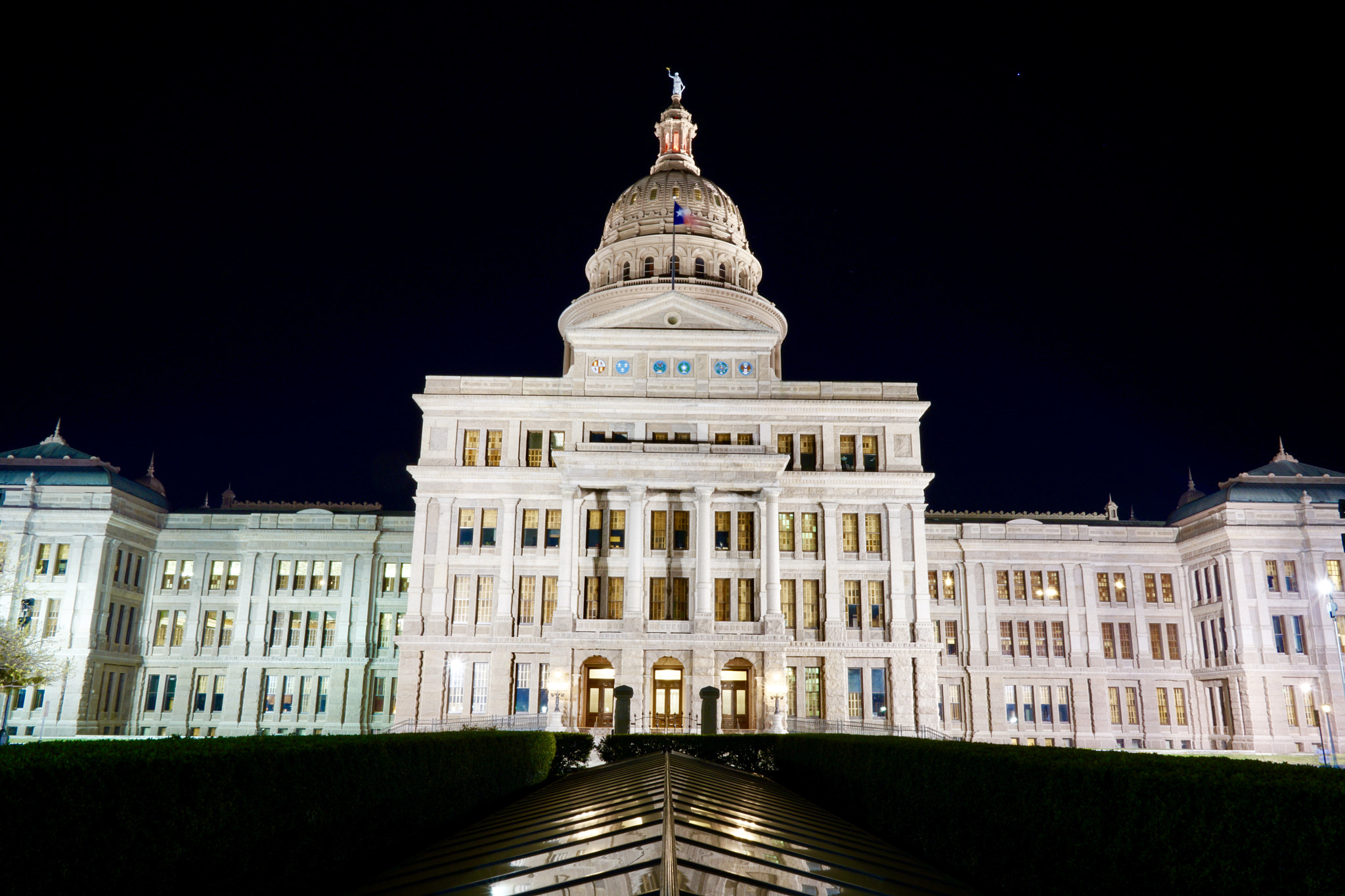 Sony a7R II + Sony Vario Tessar T* FE 24-70mm F4 ZA OSS sample photo. Texas state capital photography