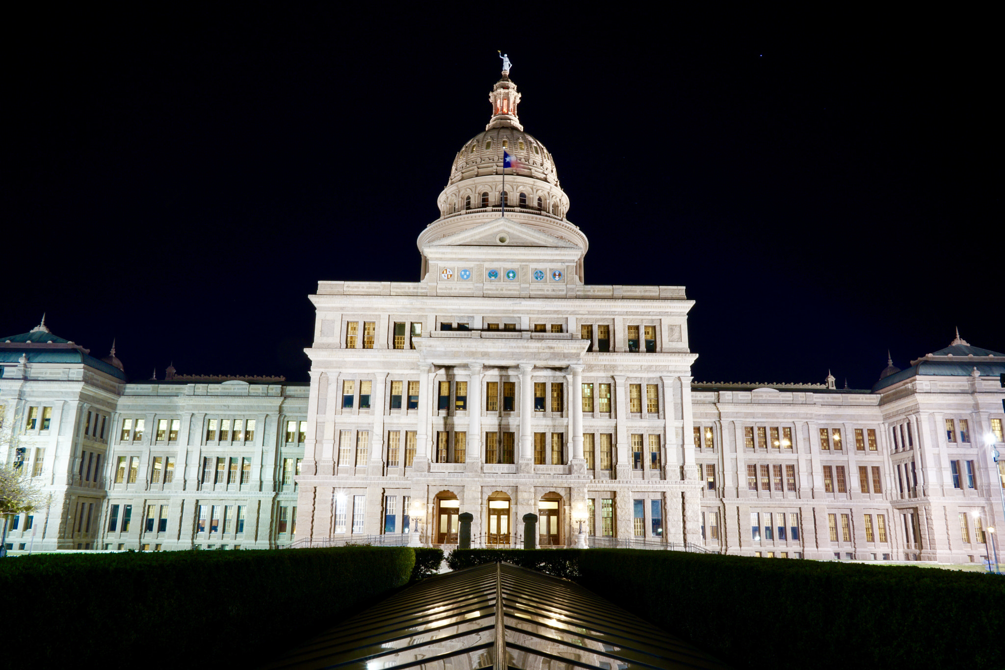 Sony Vario Tessar T* FE 24-70mm F4 ZA OSS sample photo. Texas state capital photography