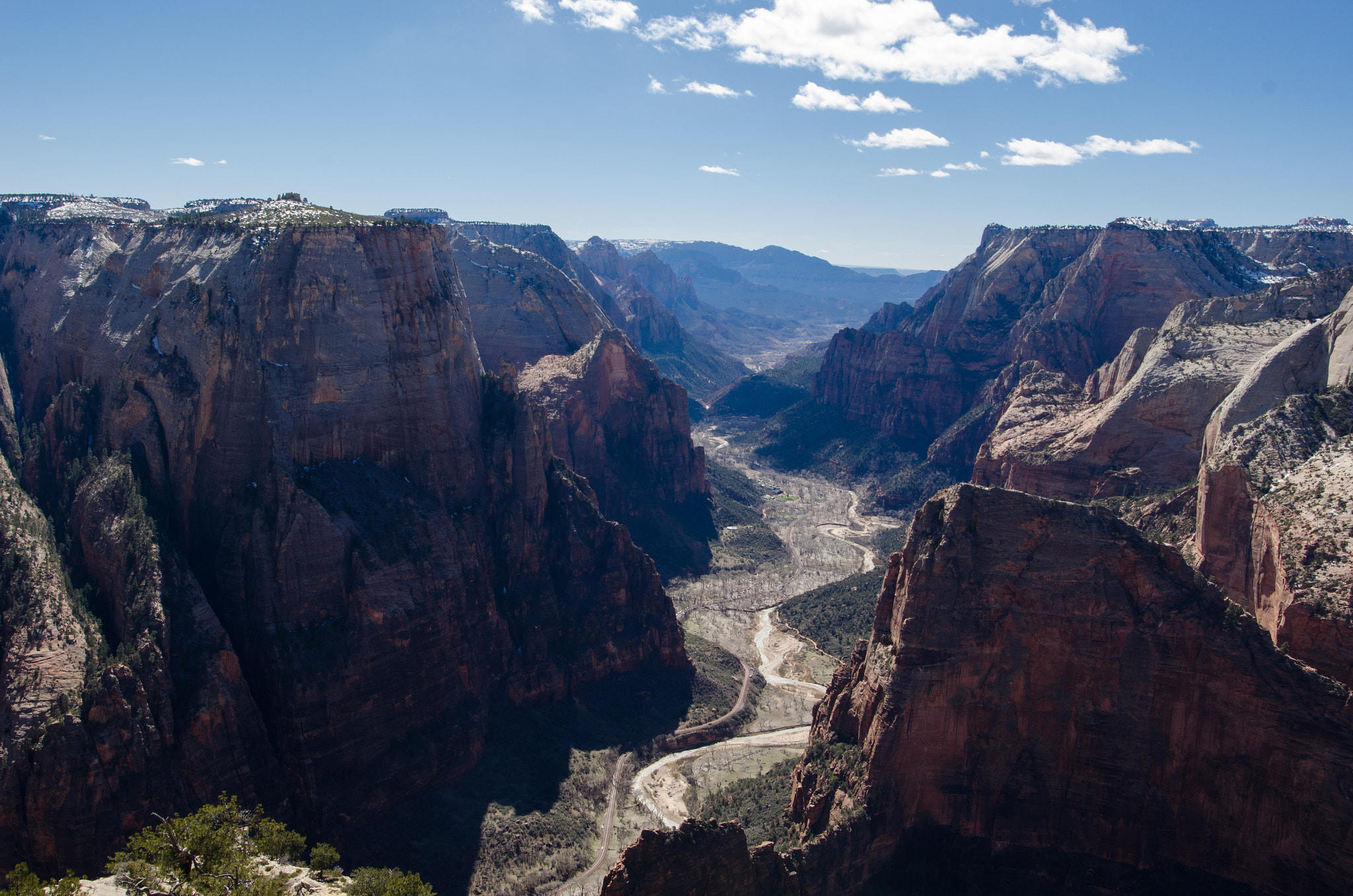 Nikon D5100 + Nikon AF-S Nikkor 20mm F1.8G ED sample photo. Zion-observing angel's landing photography