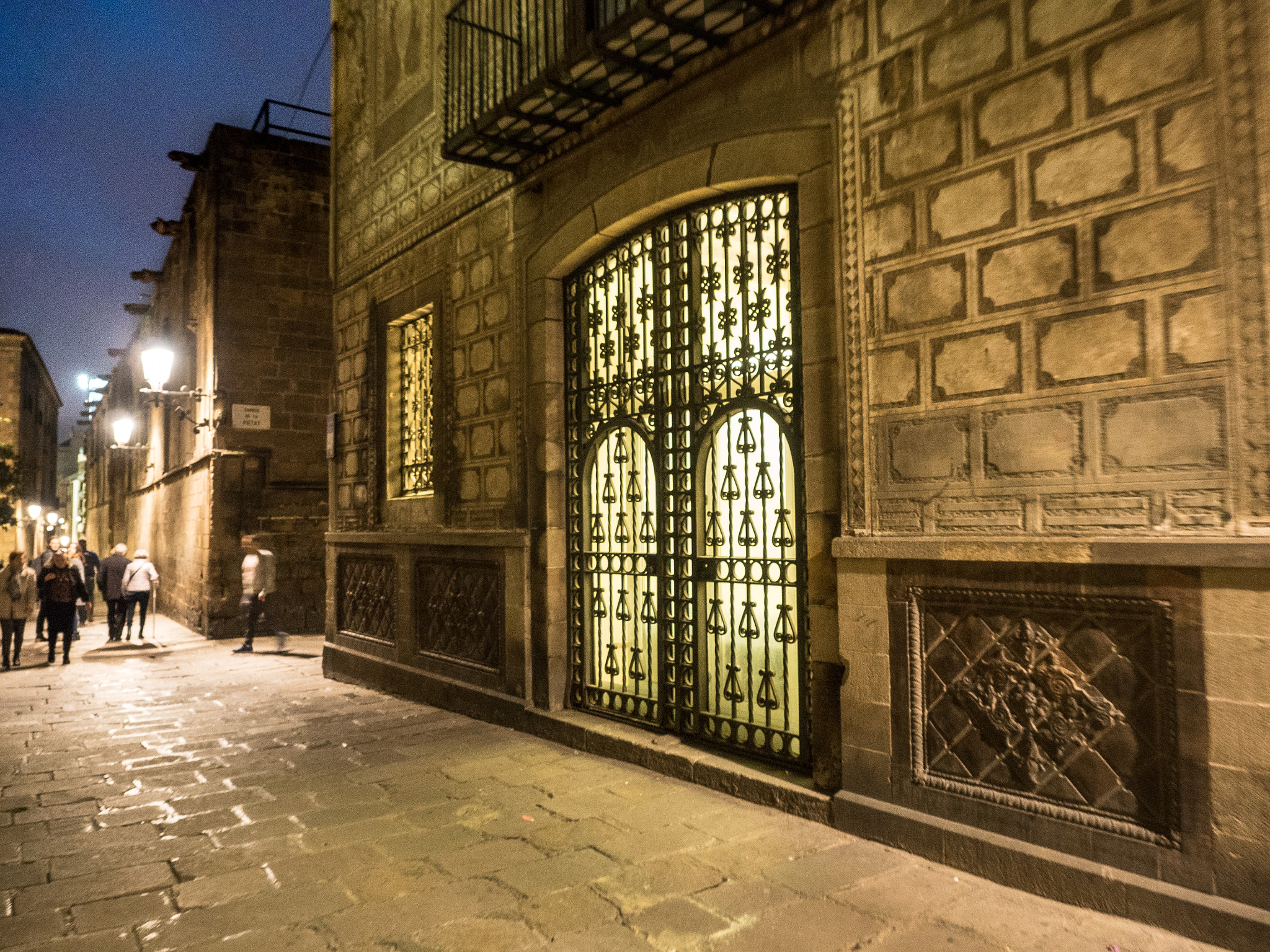 Olympus OM-D E-M5 II + Olympus M.Zuiko Digital ED 12-40mm F2.8 Pro sample photo. Barcelona photography