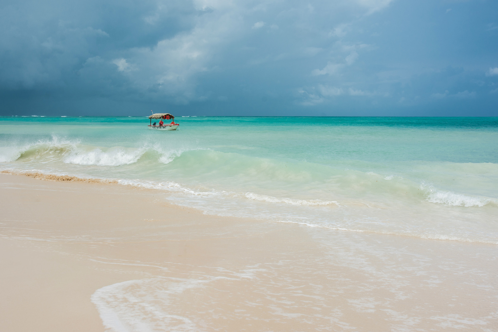 Nikon D7100 sample photo. Lonely boat photography