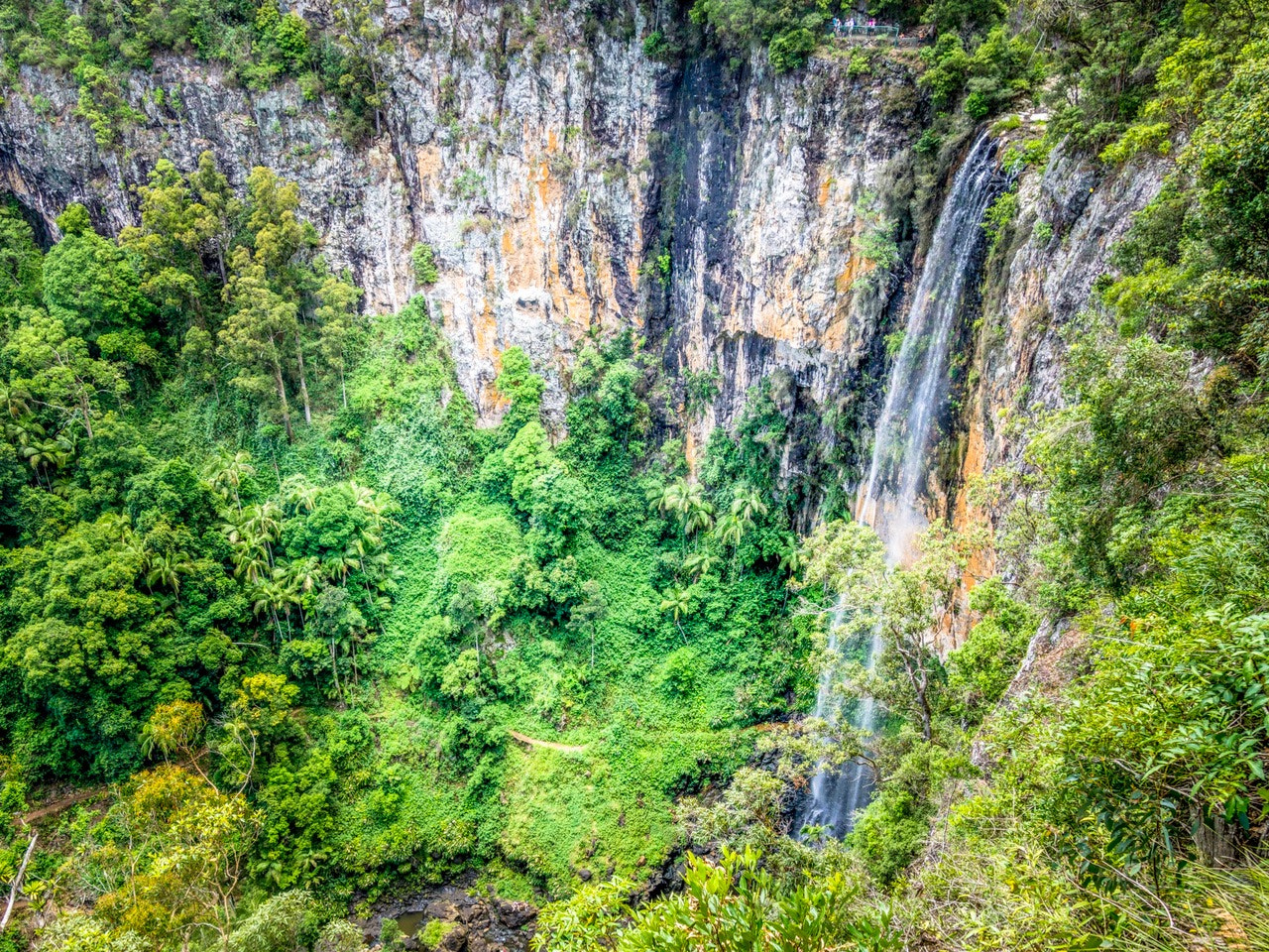 Sony E 18-200mm F3.5-6.3 OSS sample photo. The purling brook falls photography