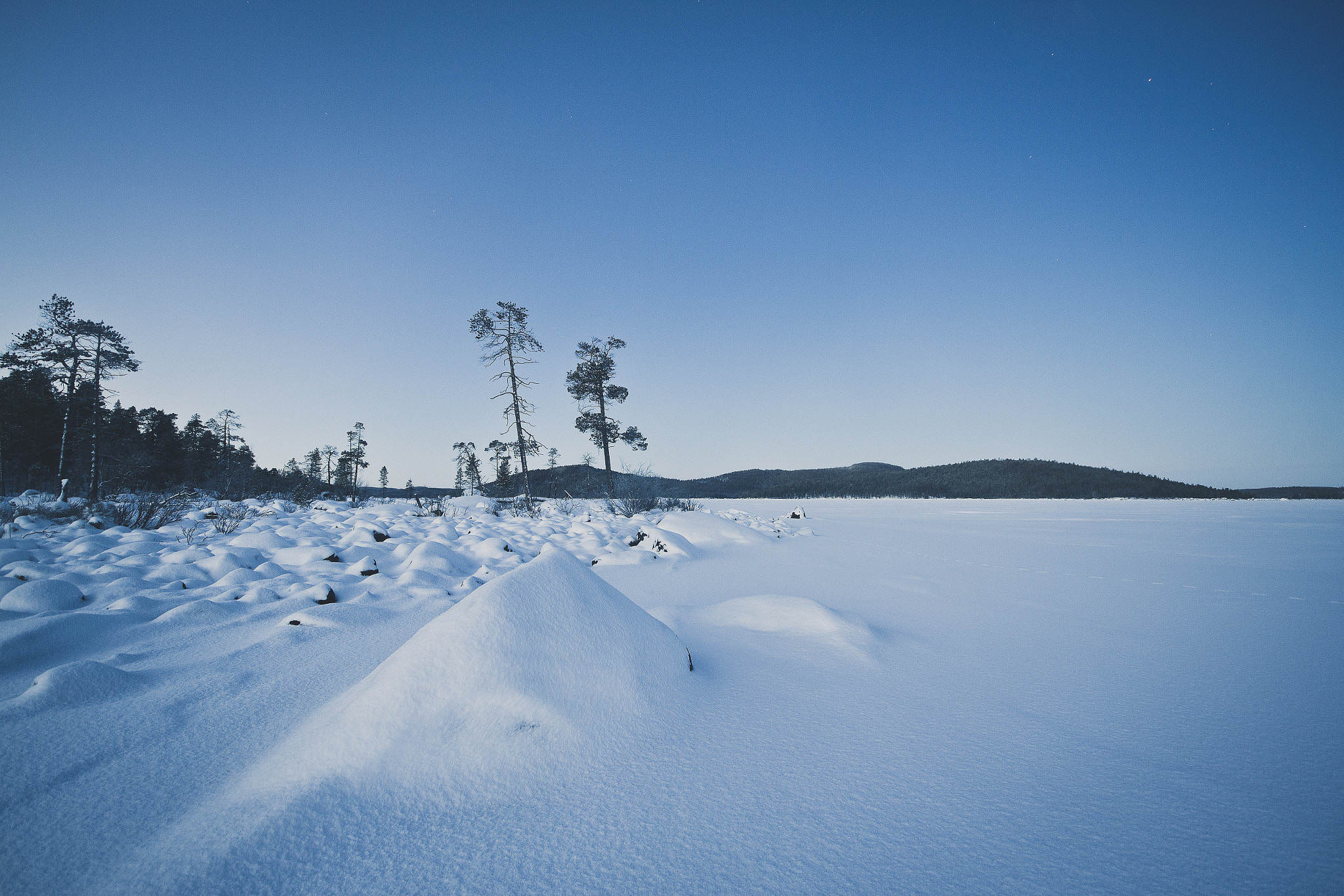 Canon EOS 60D + Sigma 10-20mm F4-5.6 EX DC HSM sample photo. Frozen lake ii photography