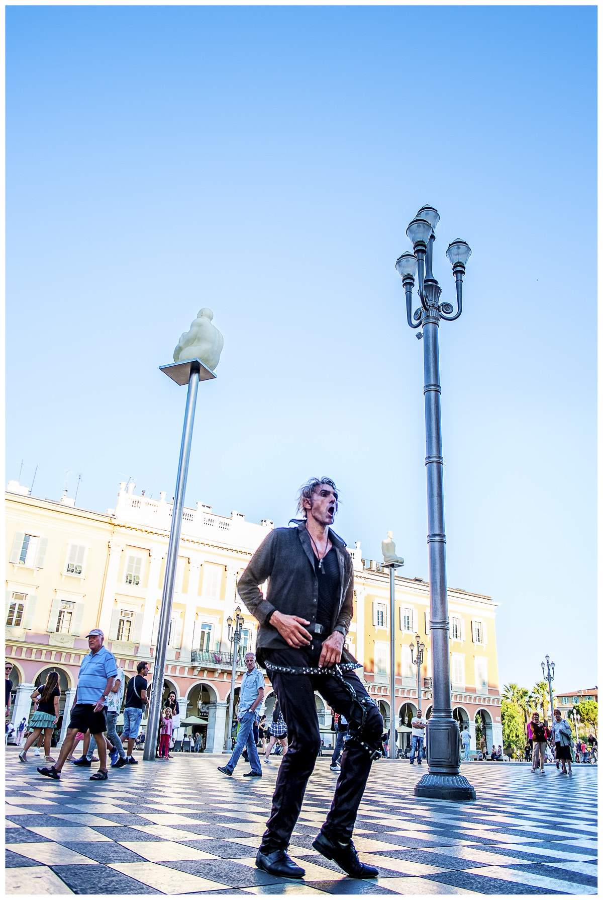 Fujifilm X-Pro1 + Fujifilm XF 18mm F2 R sample photo. Dancing to michael jackson, street photography,nice, france photography