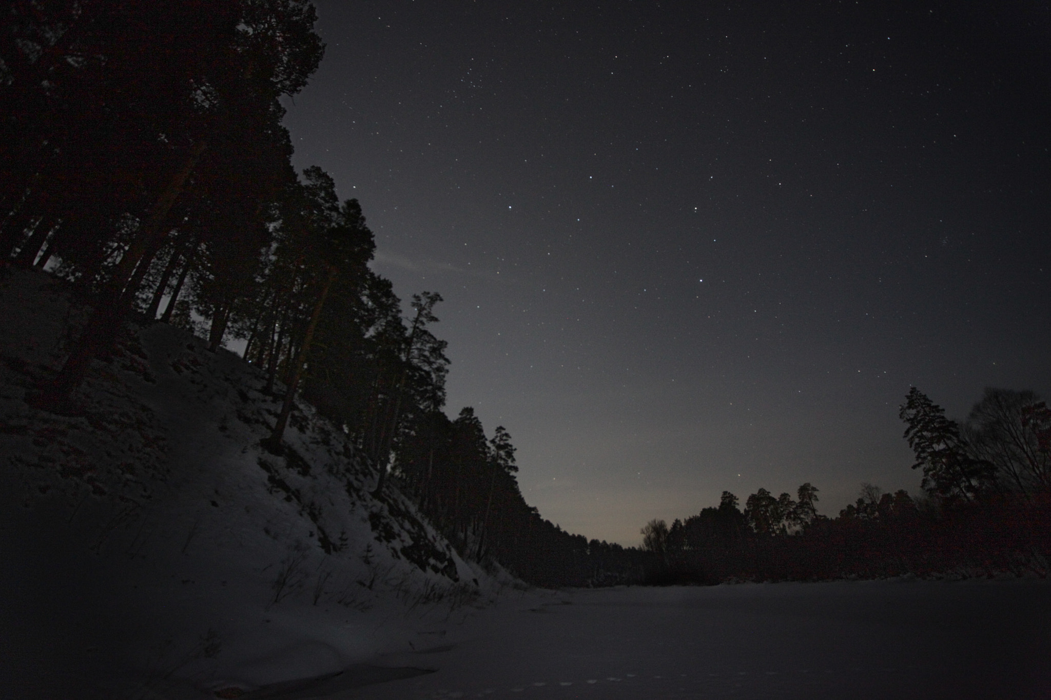 Sigma 15-30mm f/3.5-4.5 EX DG Aspherical sample photo. Ночной Аргус, вид вверх по течению photography