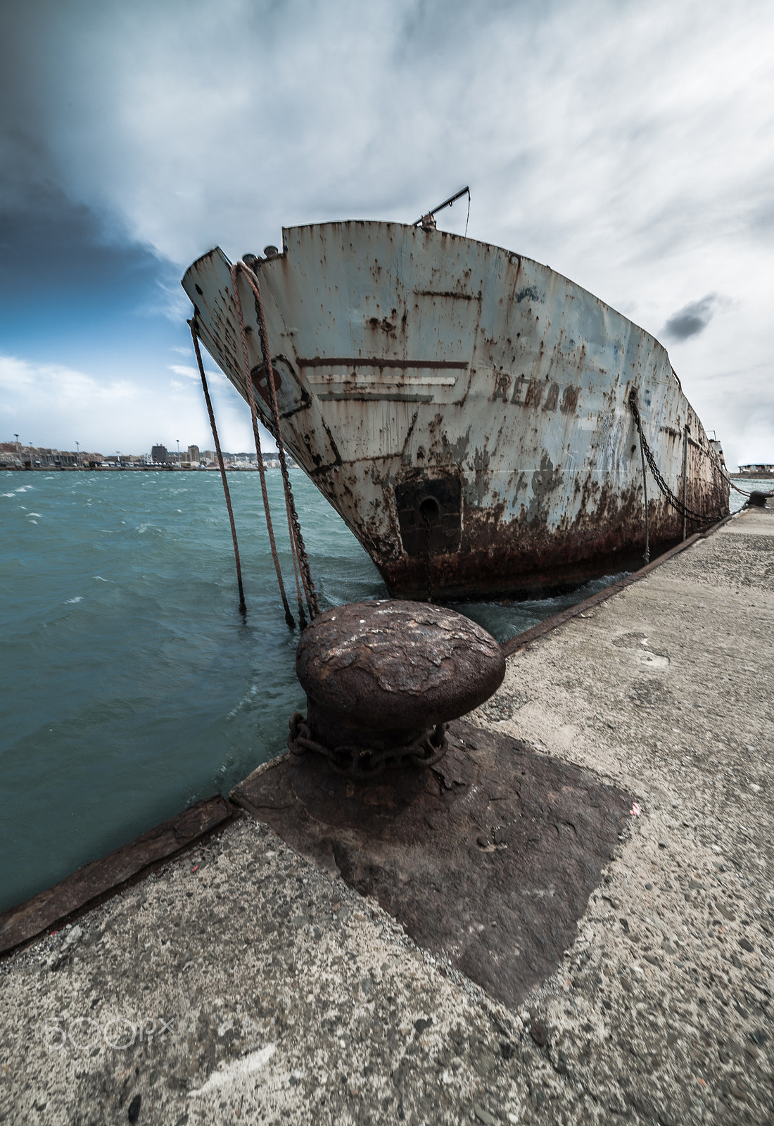 Samyang 14mm F2.8 ED AS IF UMC sample photo. Ghost ship photography