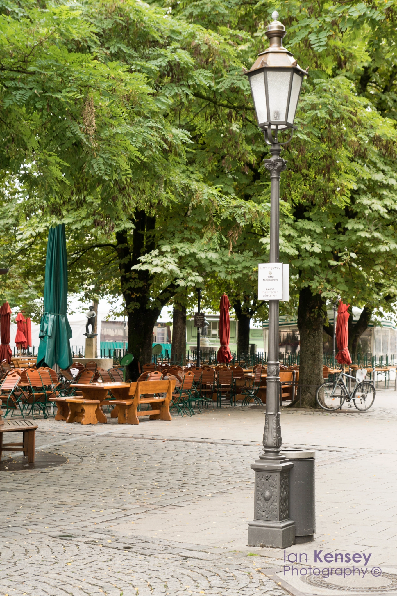 Sony ILCA-77M2 sample photo. The lamppost photography