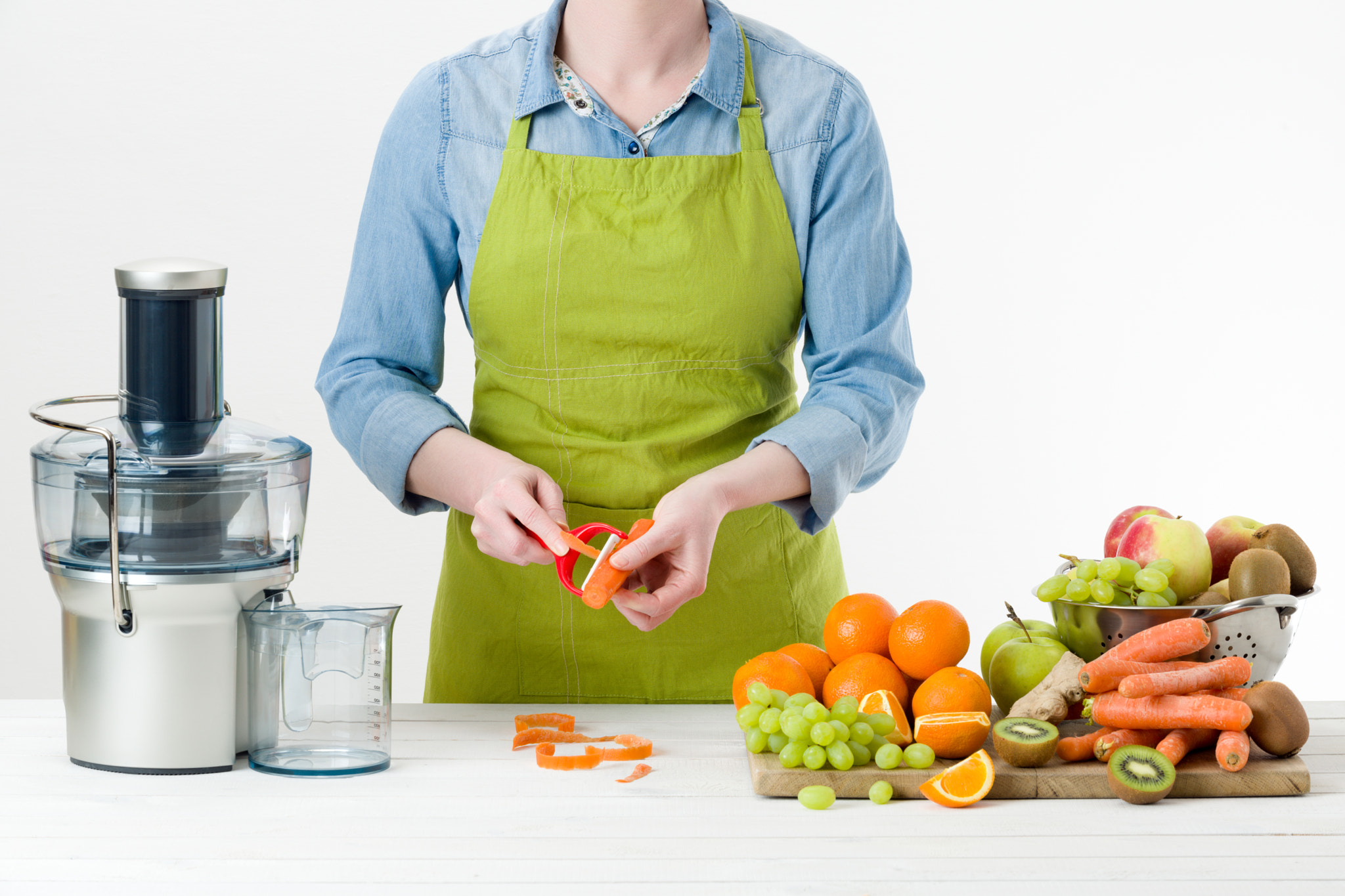 Nikon D810 sample photo. Anonymous woman wearing an apron, preparing fresh fruit juice using modern electric juicer,... photography