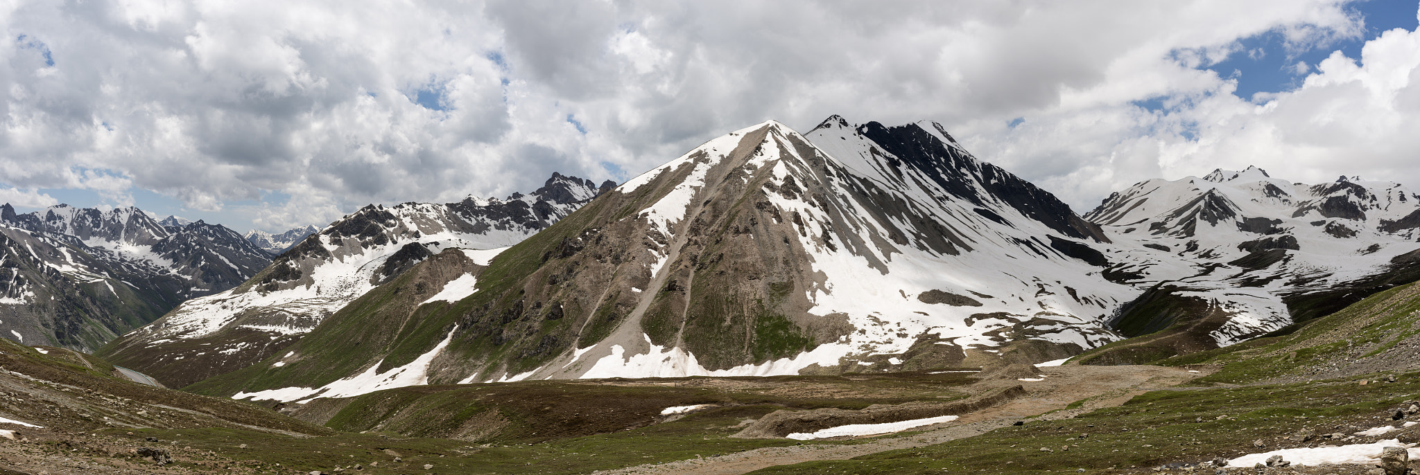 Nikon D800E + Nikon AF-S Nikkor 35mm F1.8G ED sample photo. 新疆独子山 photography