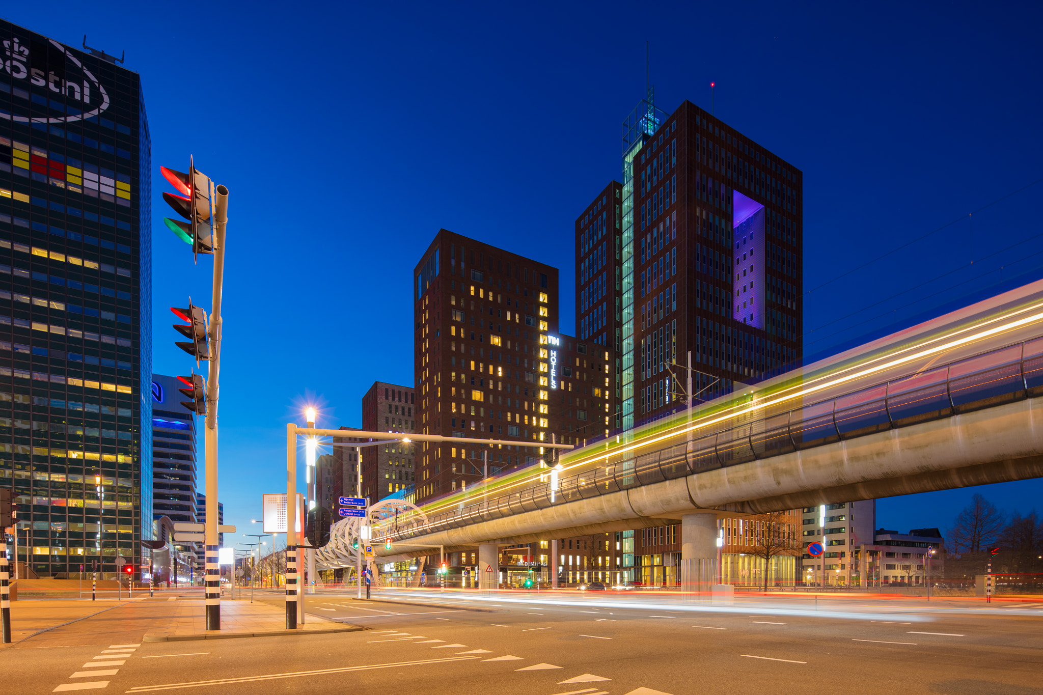 Canon TS-E 17mm F4L Tilt-Shift sample photo. Wtc the hague earth hour 2017 photography