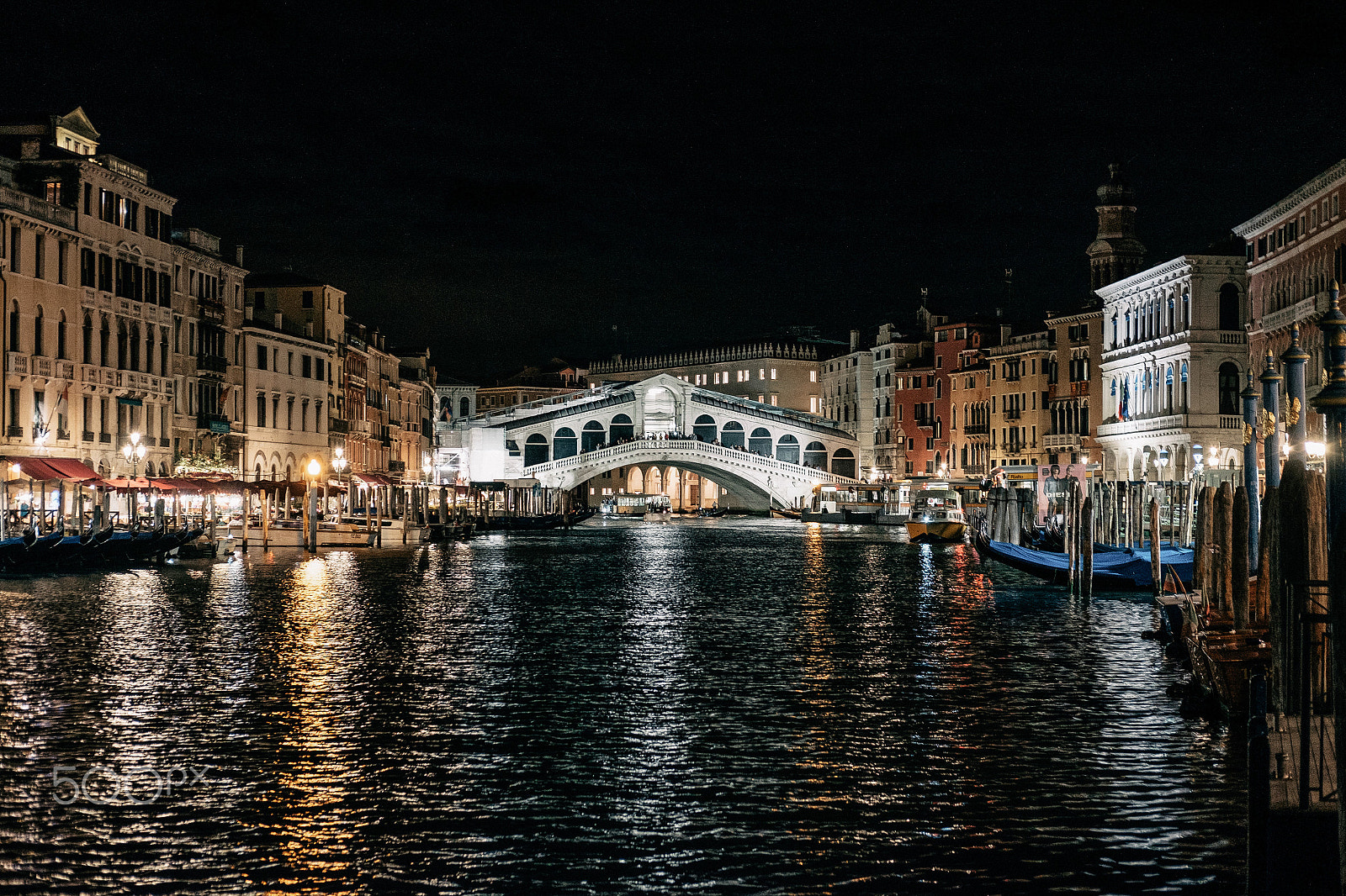 Fujifilm X-T1 + Fujifilm XF 35mm F2 R WR sample photo. Rialto photography