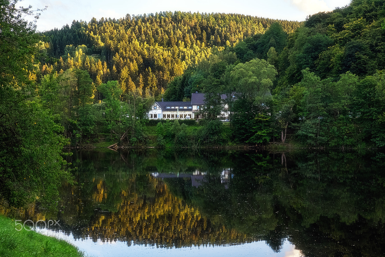 Fujifilm XF 18-55mm F2.8-4 R LM OIS sample photo. Haus am see photography